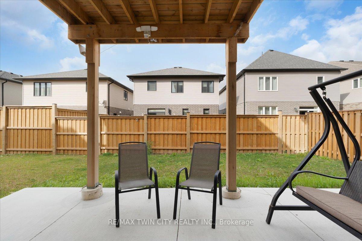 Photo 42 of 657 Benninger Drive, Kitchener, Brigadoon — HOMEH