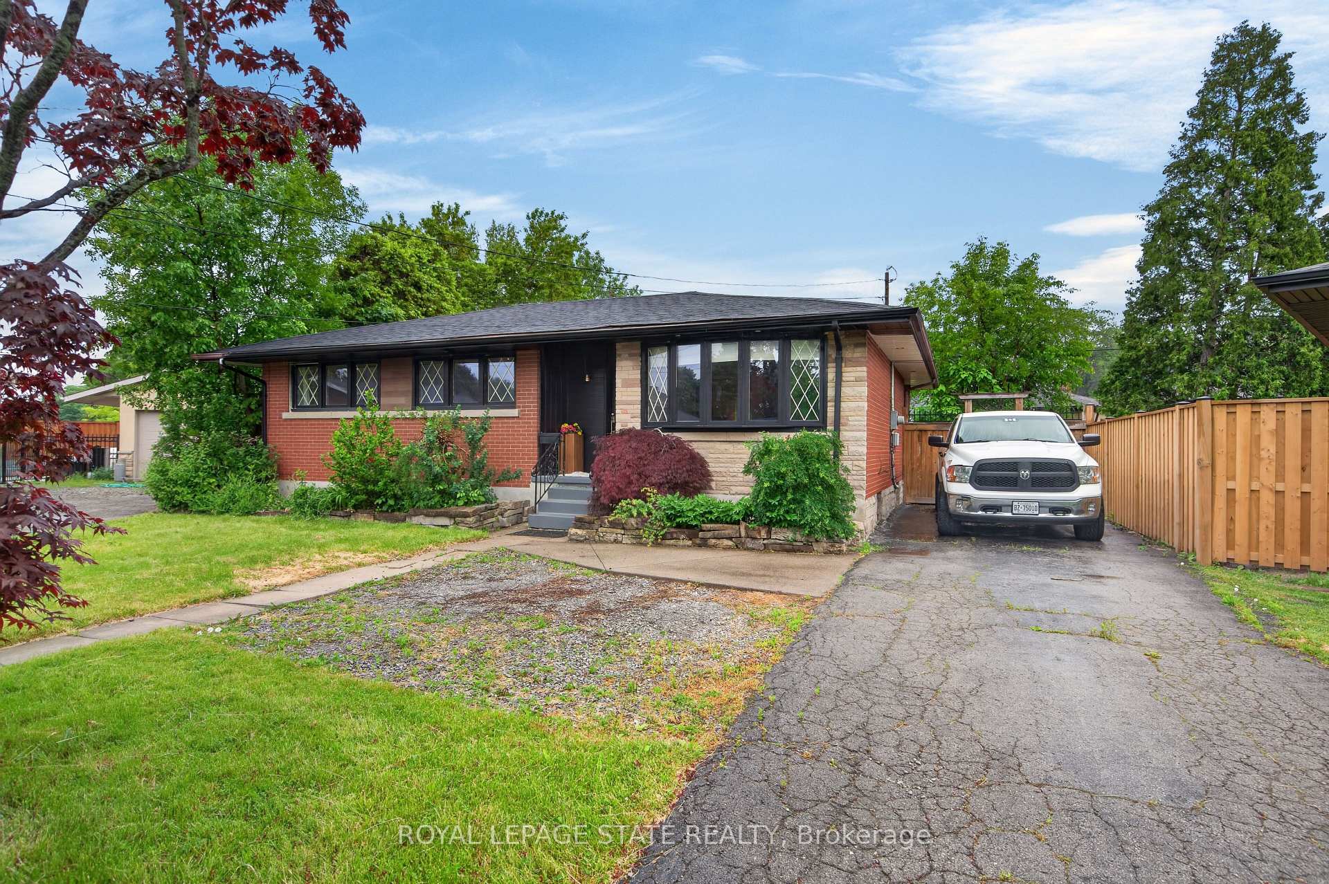 Photo 3 of 33 Kenwood Crescent, Hamilton, Huntington — HOMEH