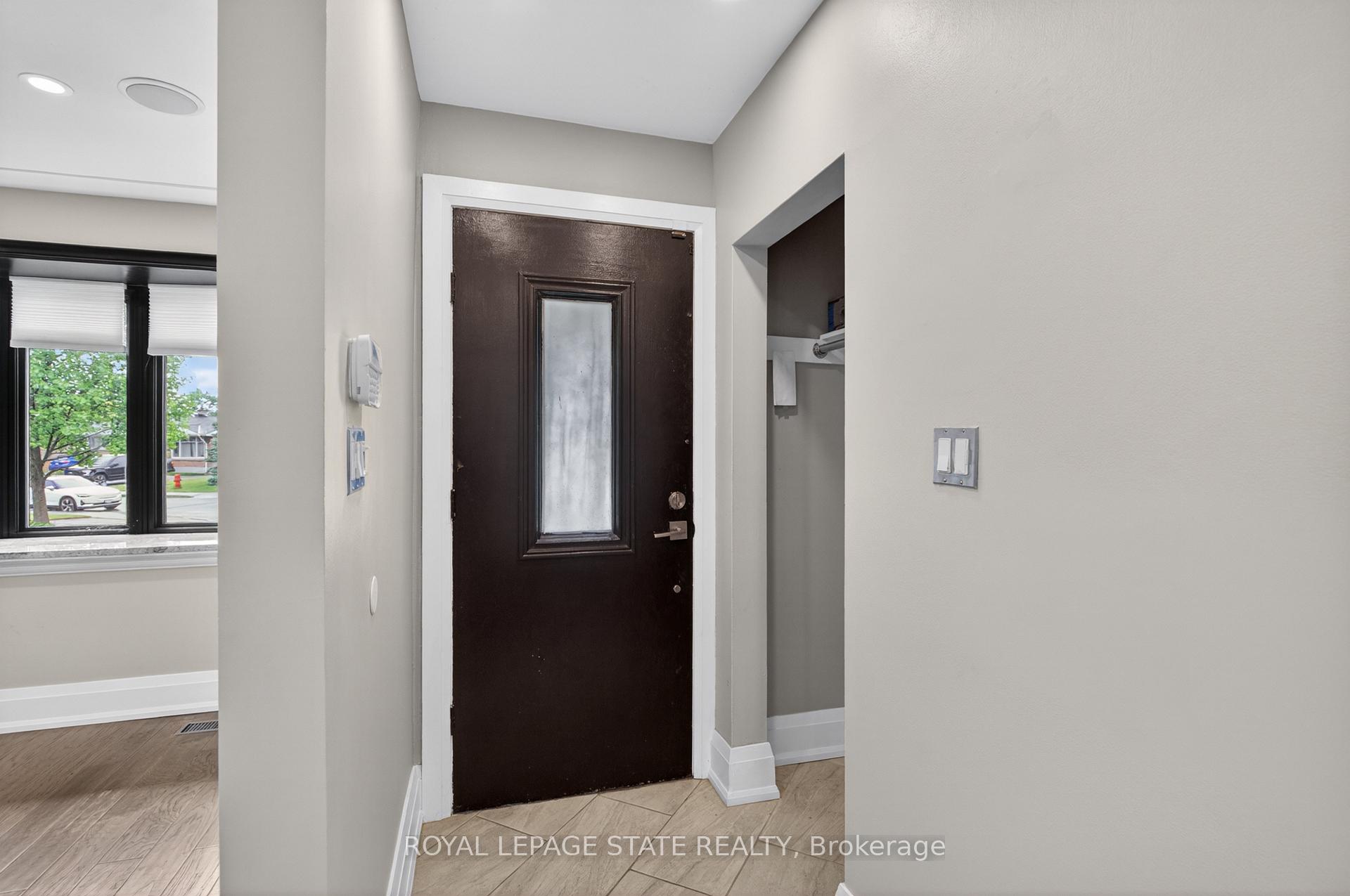Photo 4 of 33 Kenwood Crescent, Hamilton, Huntington — HOMEH