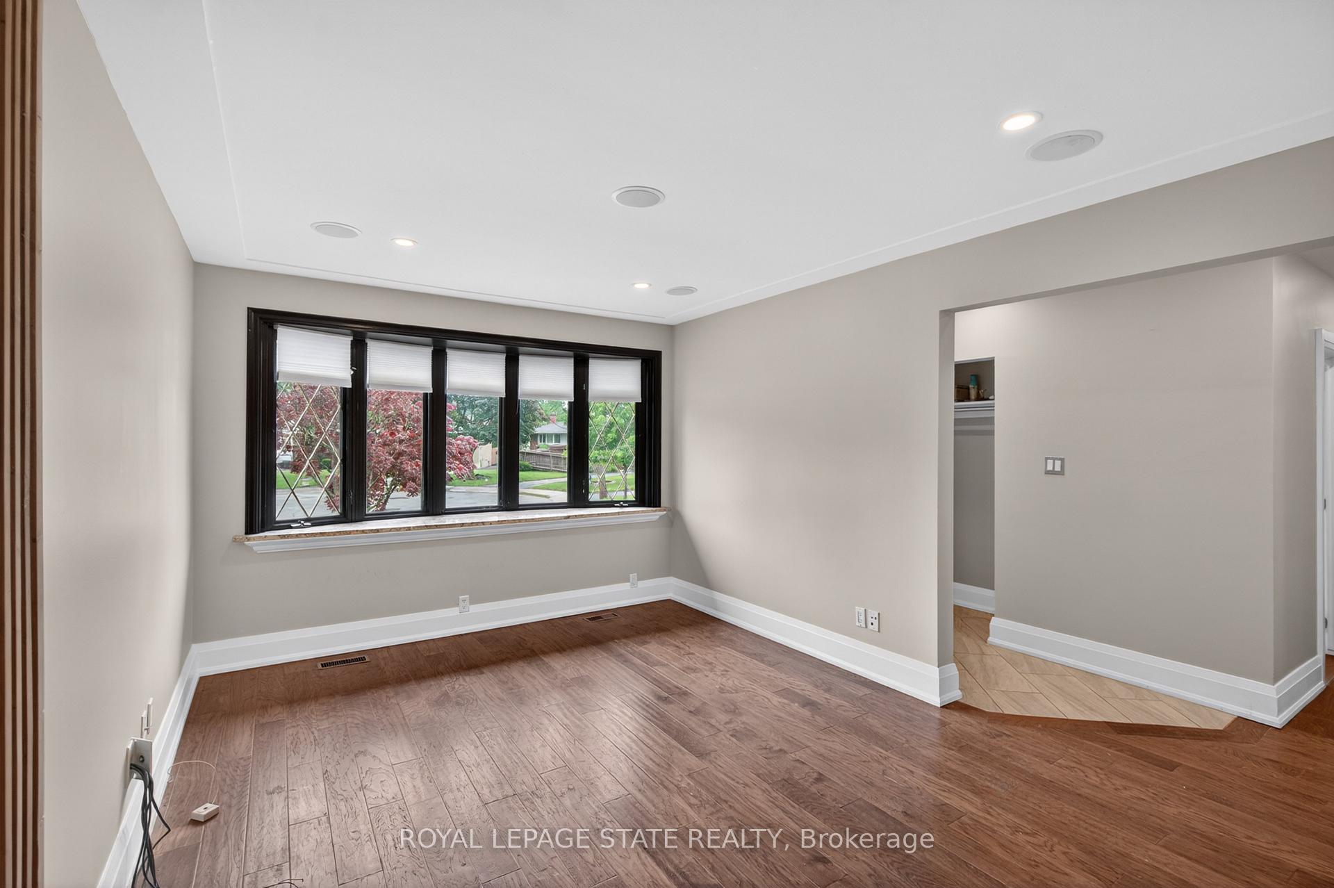 Photo 8 of 33 Kenwood Crescent, Hamilton, Huntington — HOMEH