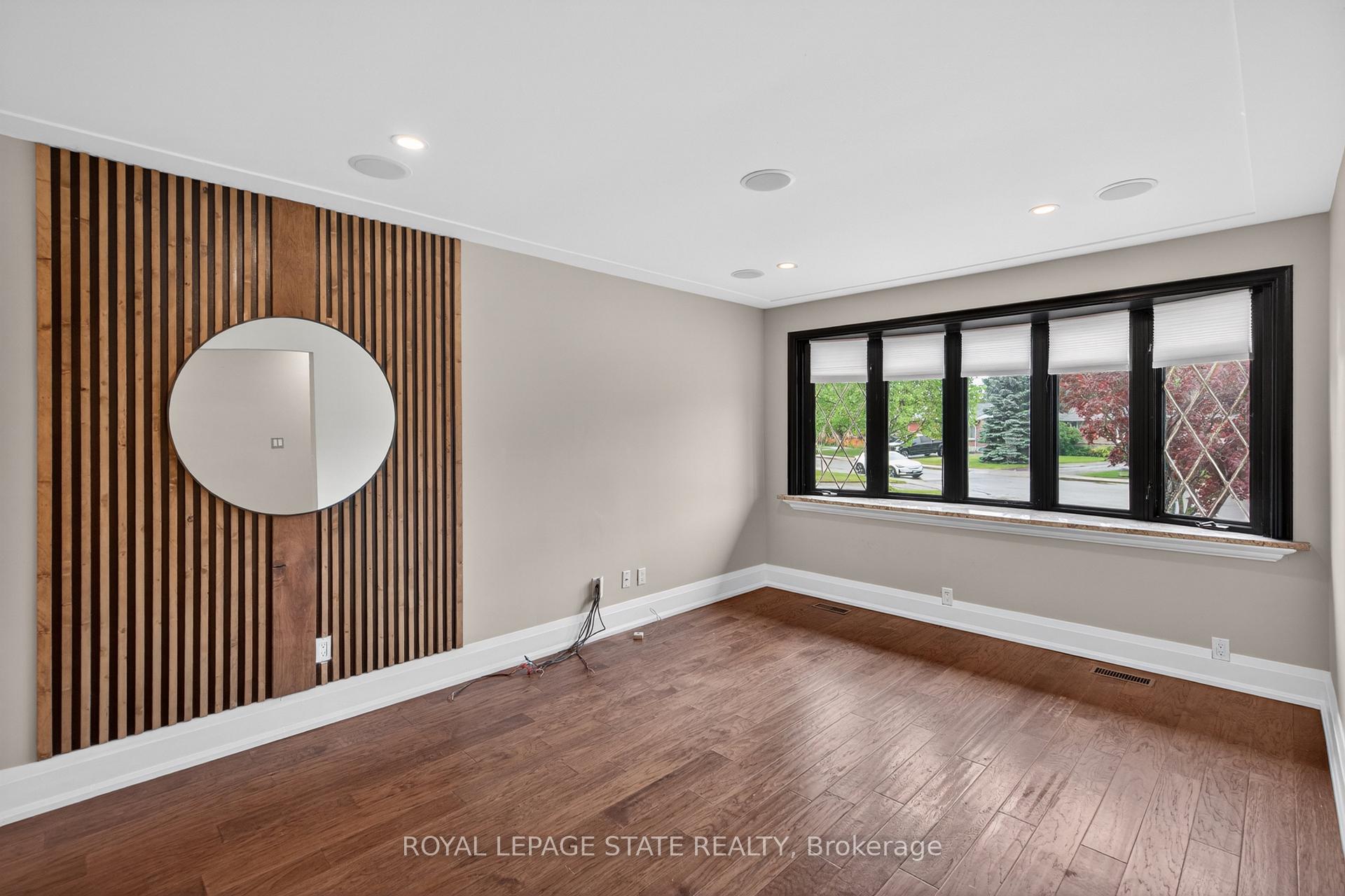 Photo 9 of 33 Kenwood Crescent, Hamilton, Huntington — HOMEH