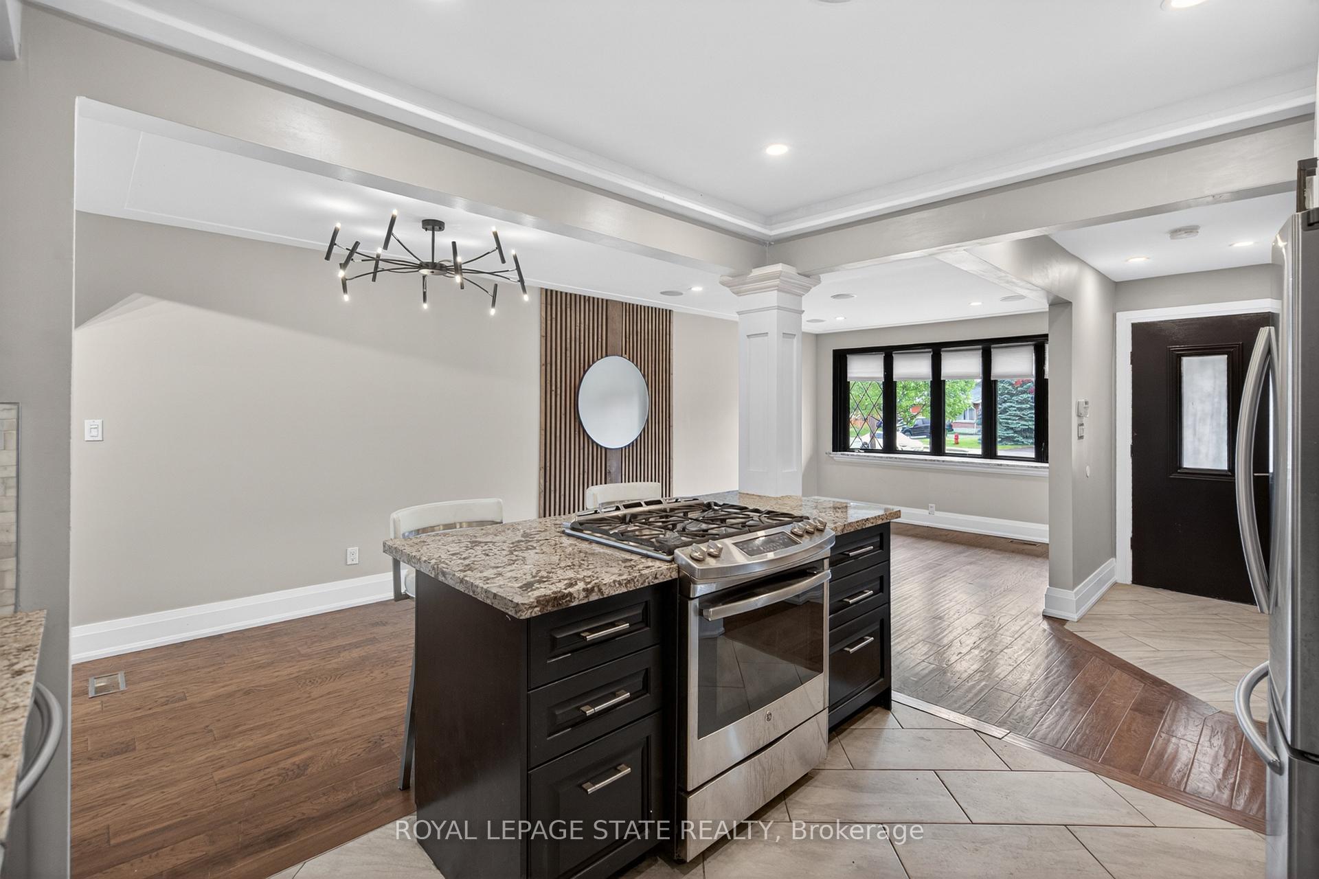 Photo 17 of 33 Kenwood Crescent, Hamilton, Huntington — HOMEH