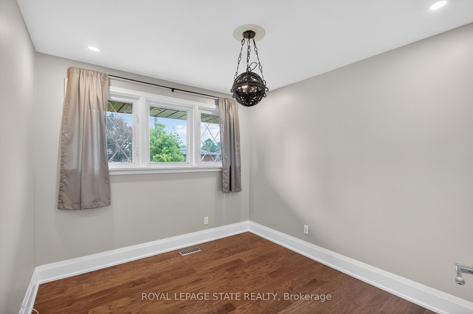 Photo 19 of 33 Kenwood Crescent, Hamilton, Huntington — HOMEH