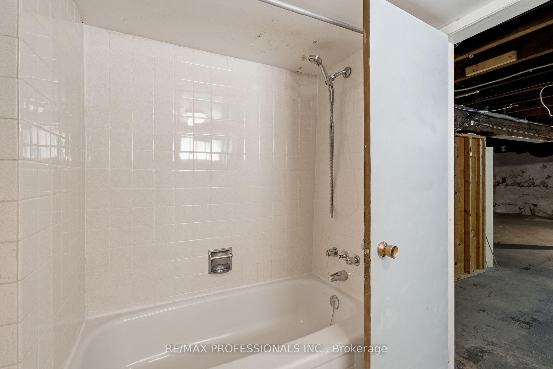 Photo 42 of 45 Glendonwynne Road, Toronto, High Park North — HOMEH