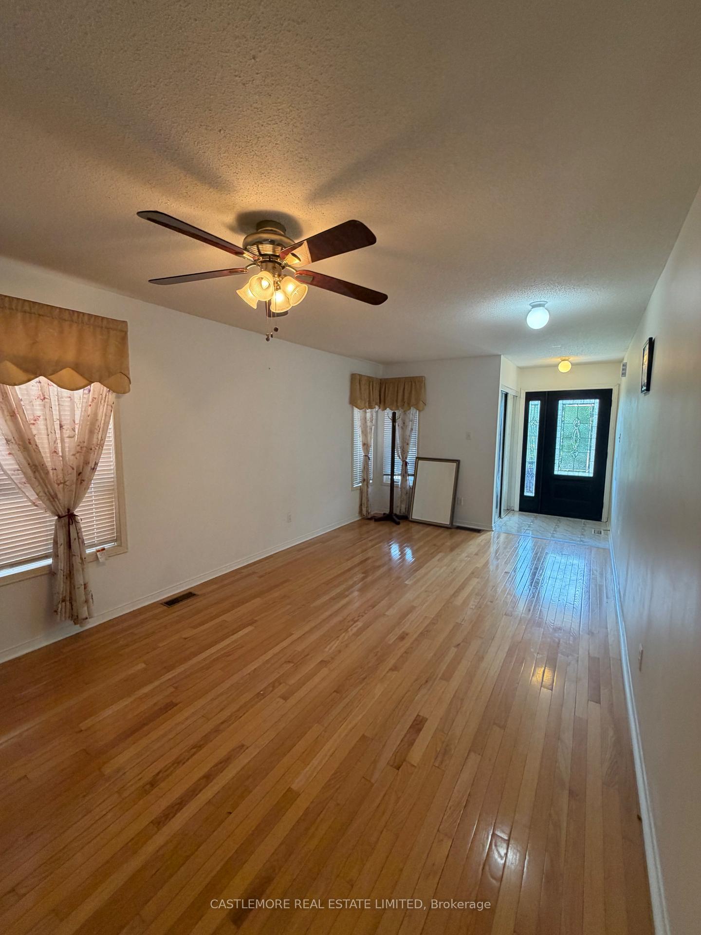 Photo 3 of 127 Brisdale Drive, Brampton, Fletcher's Meadow — HOMEH
