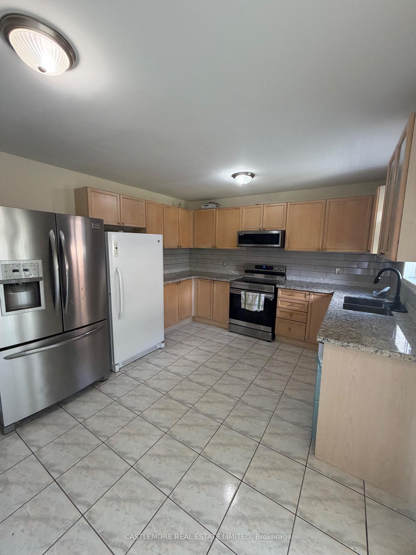 Photo 5 of 127 Brisdale Drive, Brampton, Fletcher's Meadow — HOMEH