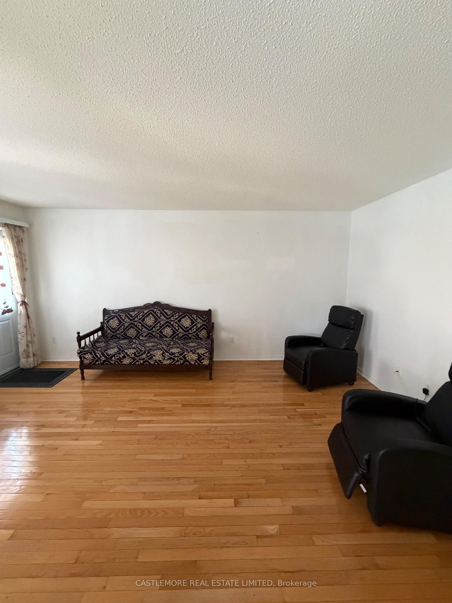Photo 6 of 127 Brisdale Drive, Brampton, Fletcher's Meadow — HOMEH