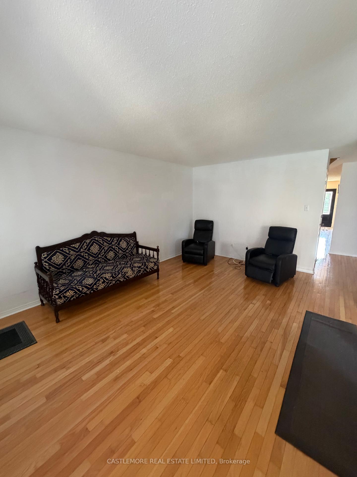Photo 7 of 127 Brisdale Drive, Brampton, Fletcher's Meadow — HOMEH