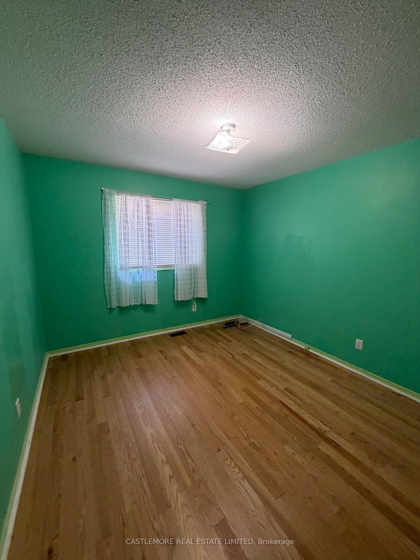 Photo 11 of 127 Brisdale Drive, Brampton, Fletcher's Meadow — HOMEH