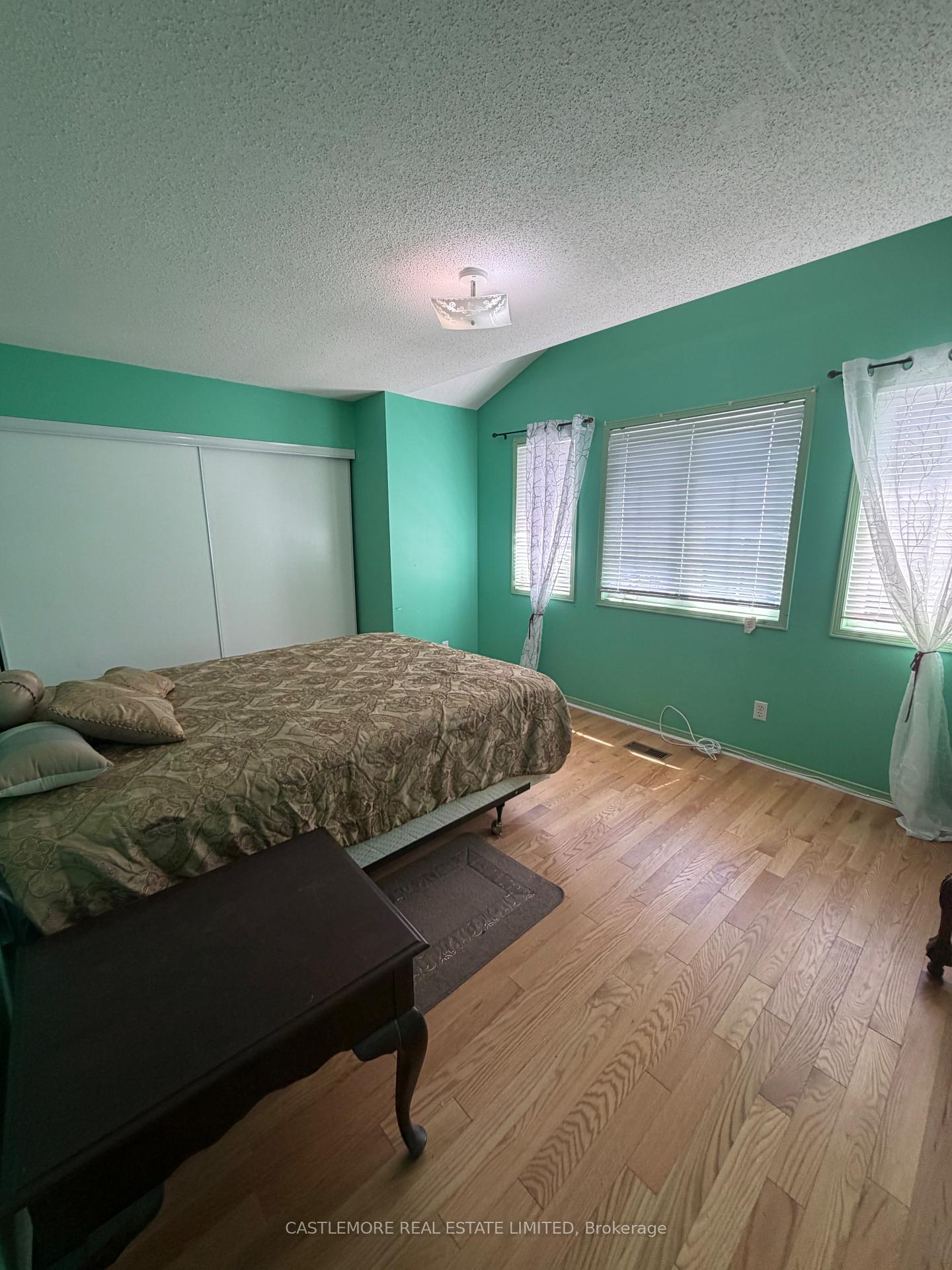 Photo 14 of 127 Brisdale Drive, Brampton, Fletcher's Meadow — HOMEH