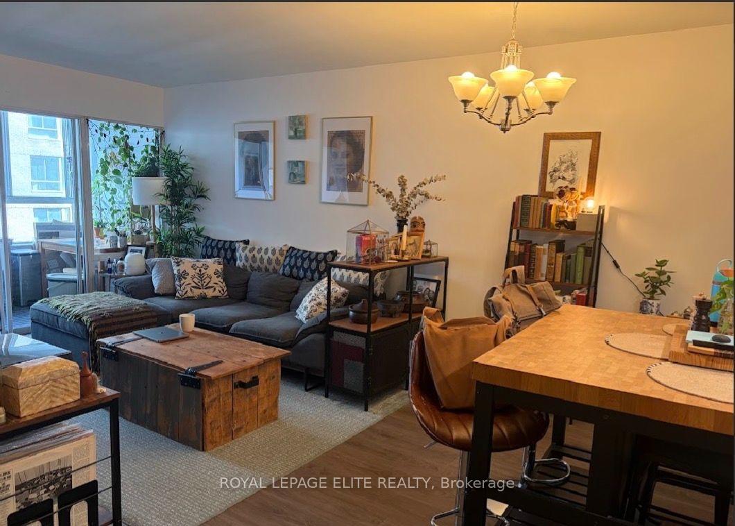 Photo 2 of Unit 820, 711 Bay Street, Toronto, Bay Street Corridor — HOMEH