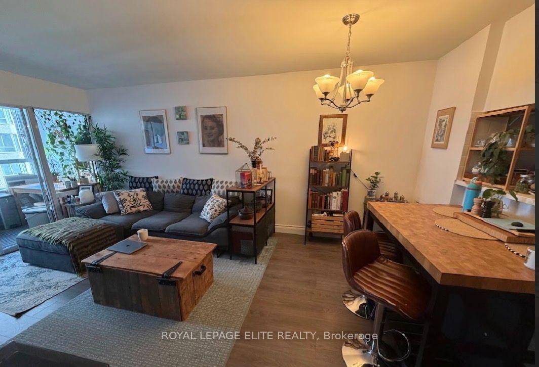 Photo 3 of Unit 820, 711 Bay Street, Toronto, Bay Street Corridor — HOMEH