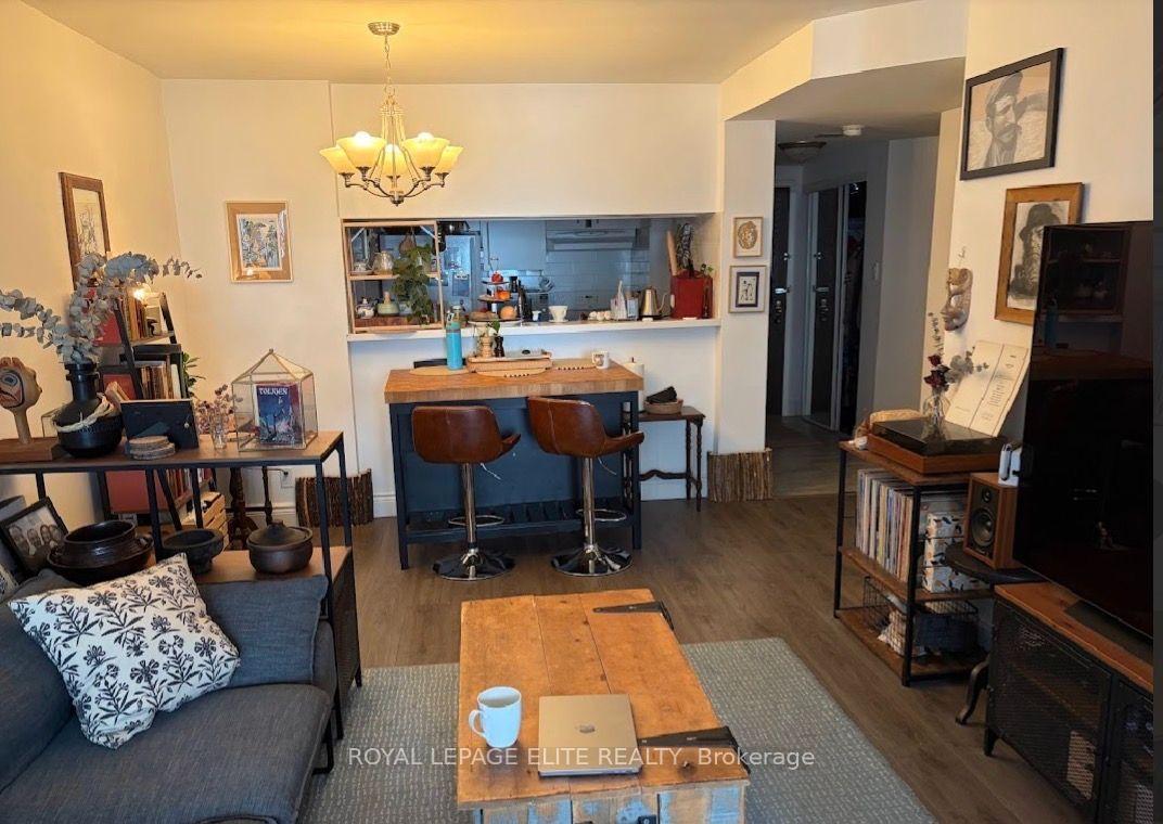 Photo 4 of Unit 820, 711 Bay Street, Toronto, Bay Street Corridor — HOMEH
