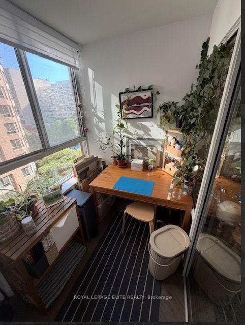 Photo 5 of Unit 820, 711 Bay Street, Toronto, Bay Street Corridor — HOMEH