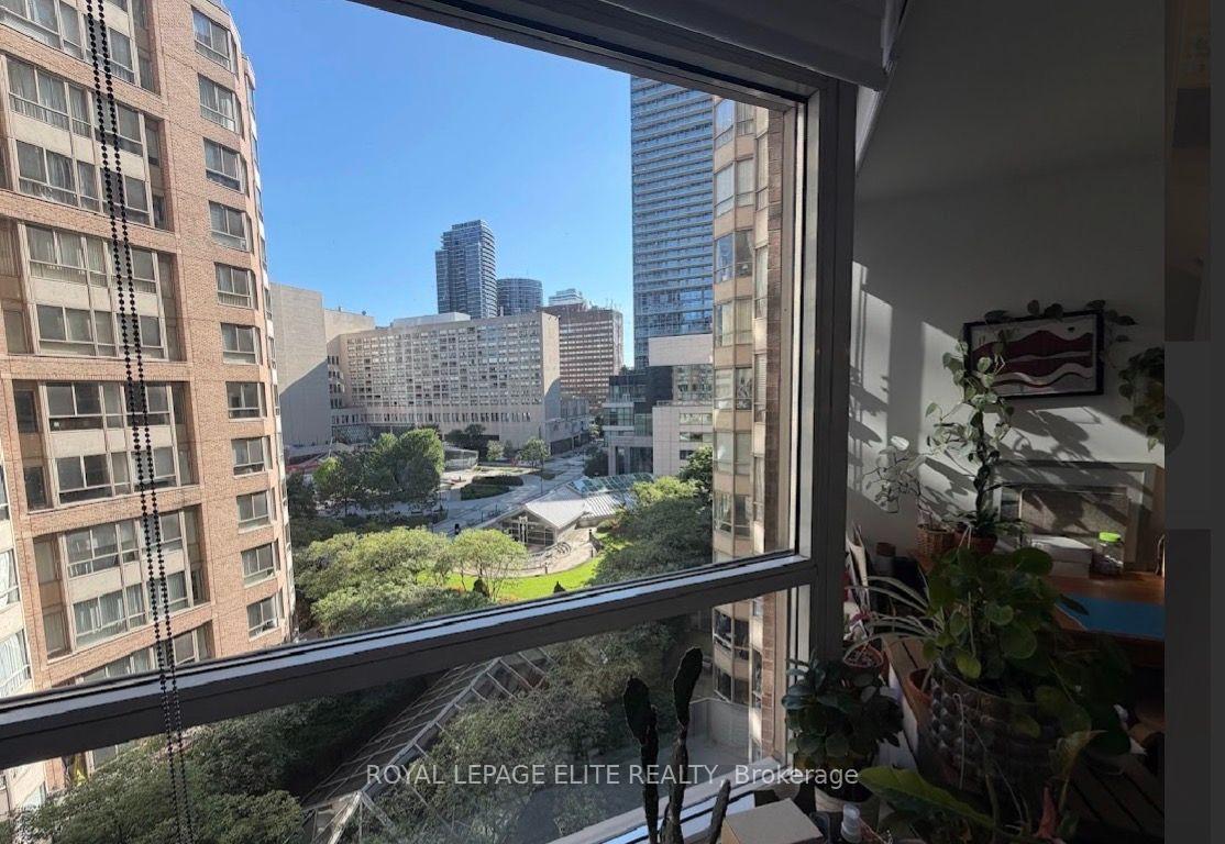 Photo 6 of Unit 820, 711 Bay Street, Toronto, Bay Street Corridor — HOMEH