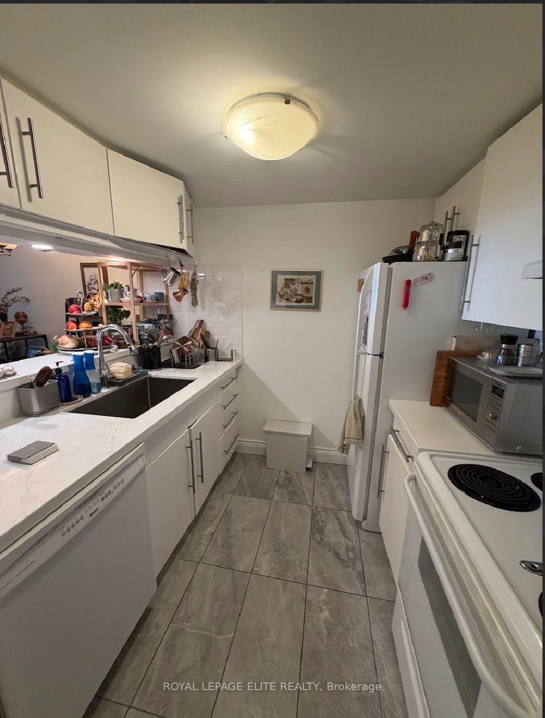 Photo 7 of Unit 820, 711 Bay Street, Toronto, Bay Street Corridor — HOMEH