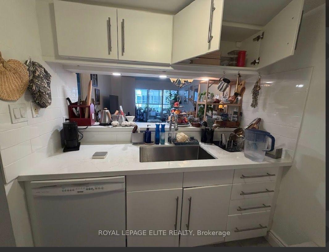 Photo 8 of Unit 820, 711 Bay Street, Toronto, Bay Street Corridor — HOMEH