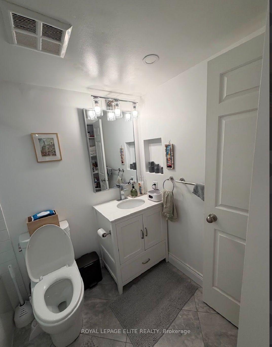 Photo 14 of Unit 820, 711 Bay Street, Toronto, Bay Street Corridor — HOMEH