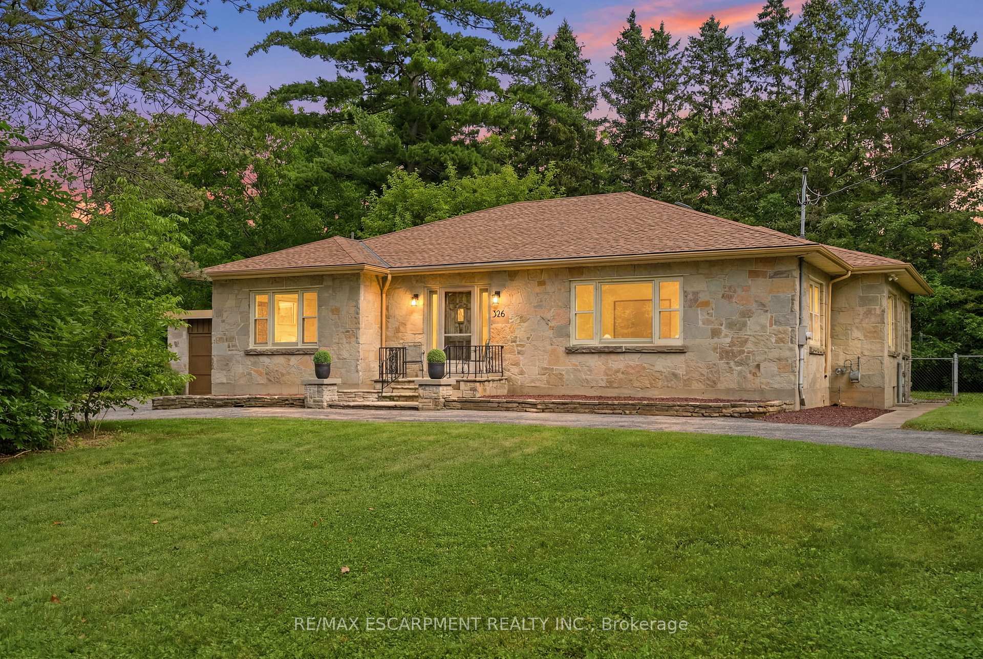 Photo 1 of 326 Old Brock Road, Hamilton, Greensville — HOMEH