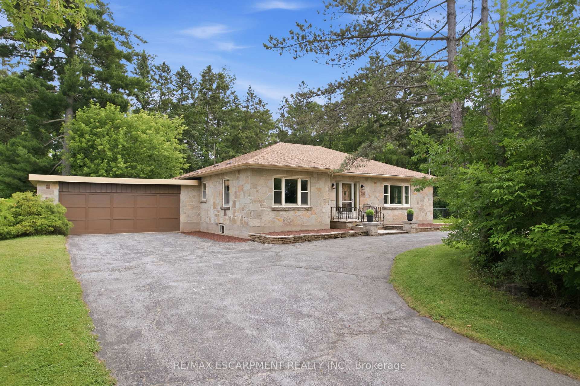 Photo 2 of 326 Old Brock Road, Hamilton, Greensville — HOMEH