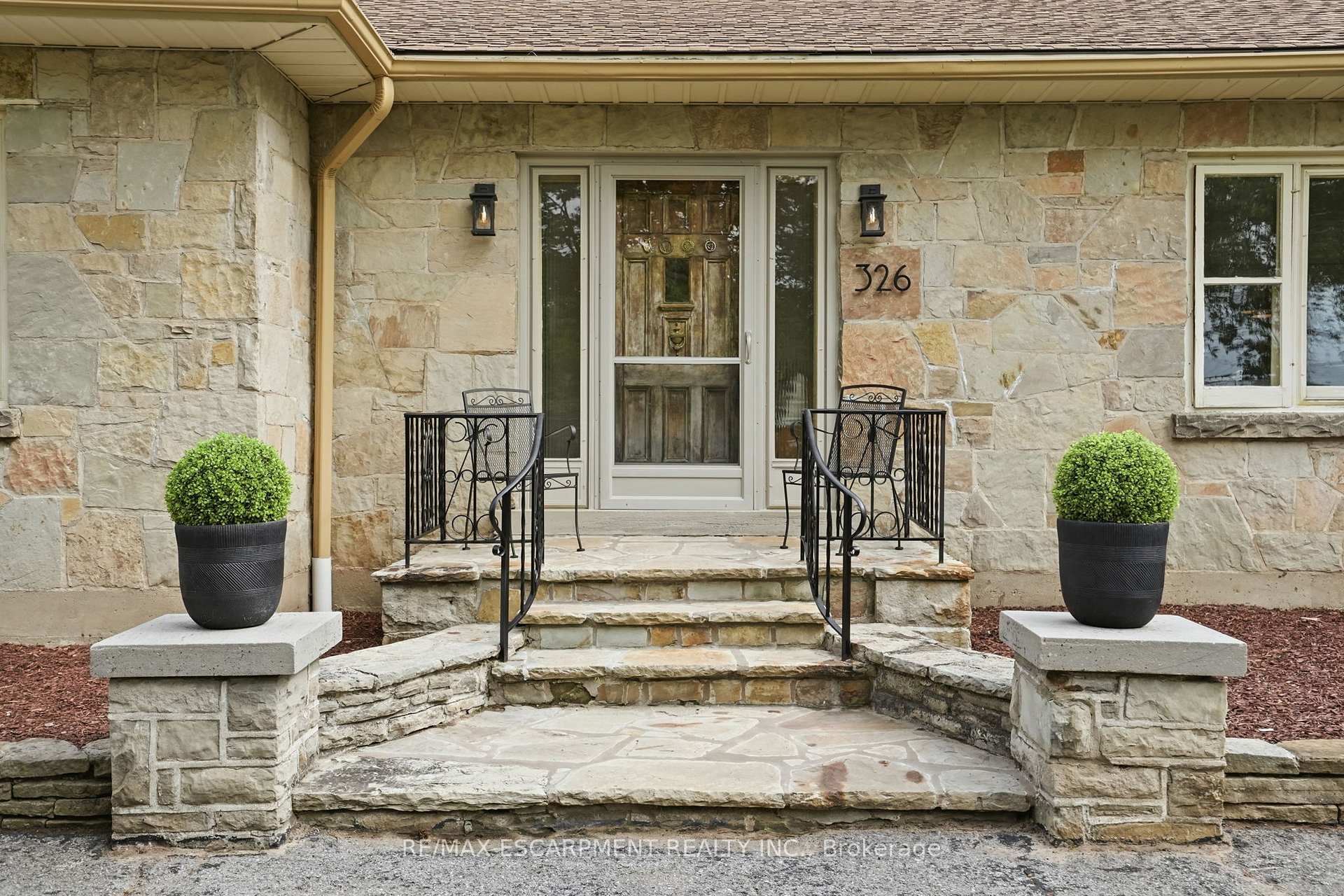 Photo 4 of 326 Old Brock Road, Hamilton, Greensville — HOMEH
