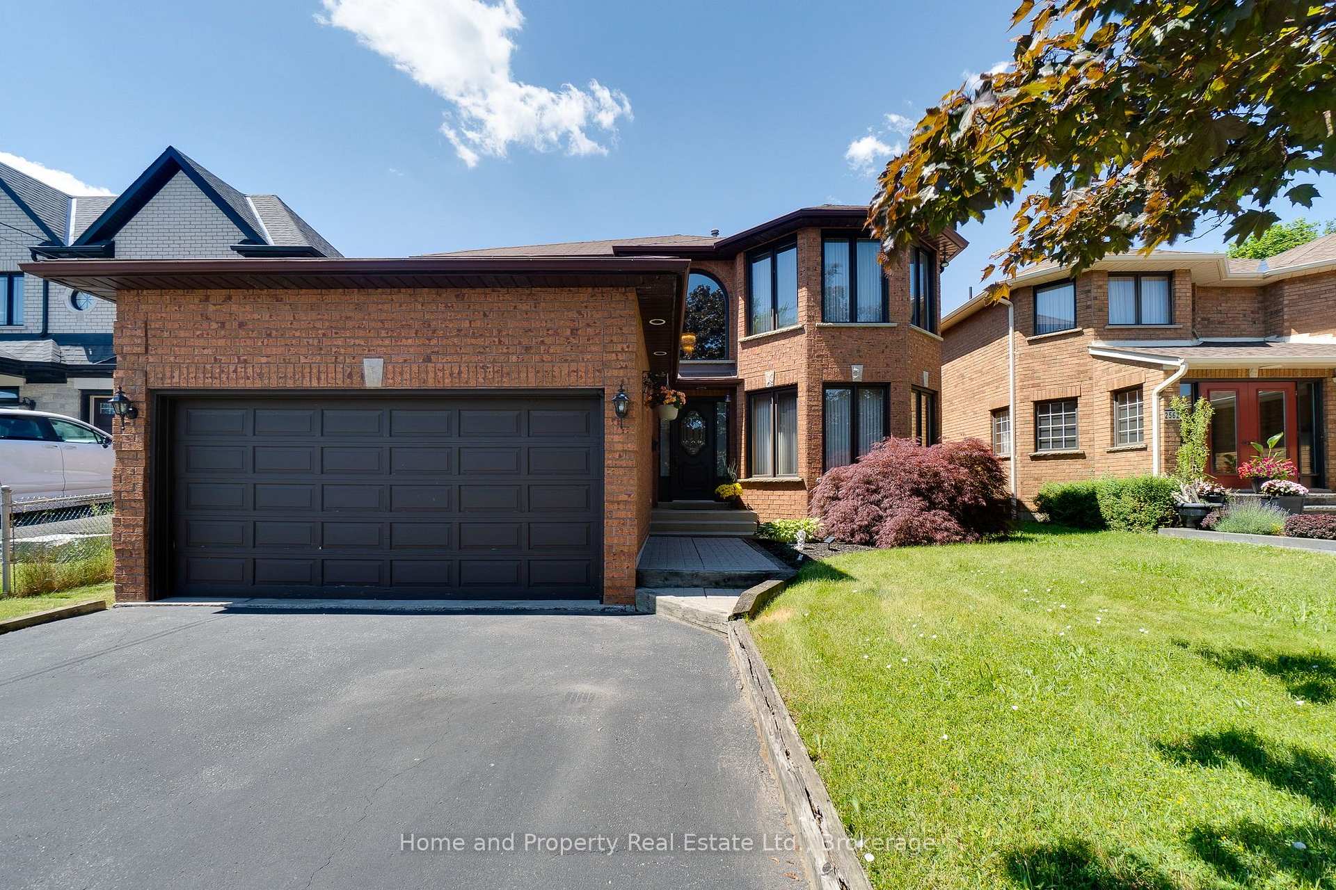 Photo 2 of 2560 Rugby Road, Mississauga, Cooksville — HOMEH