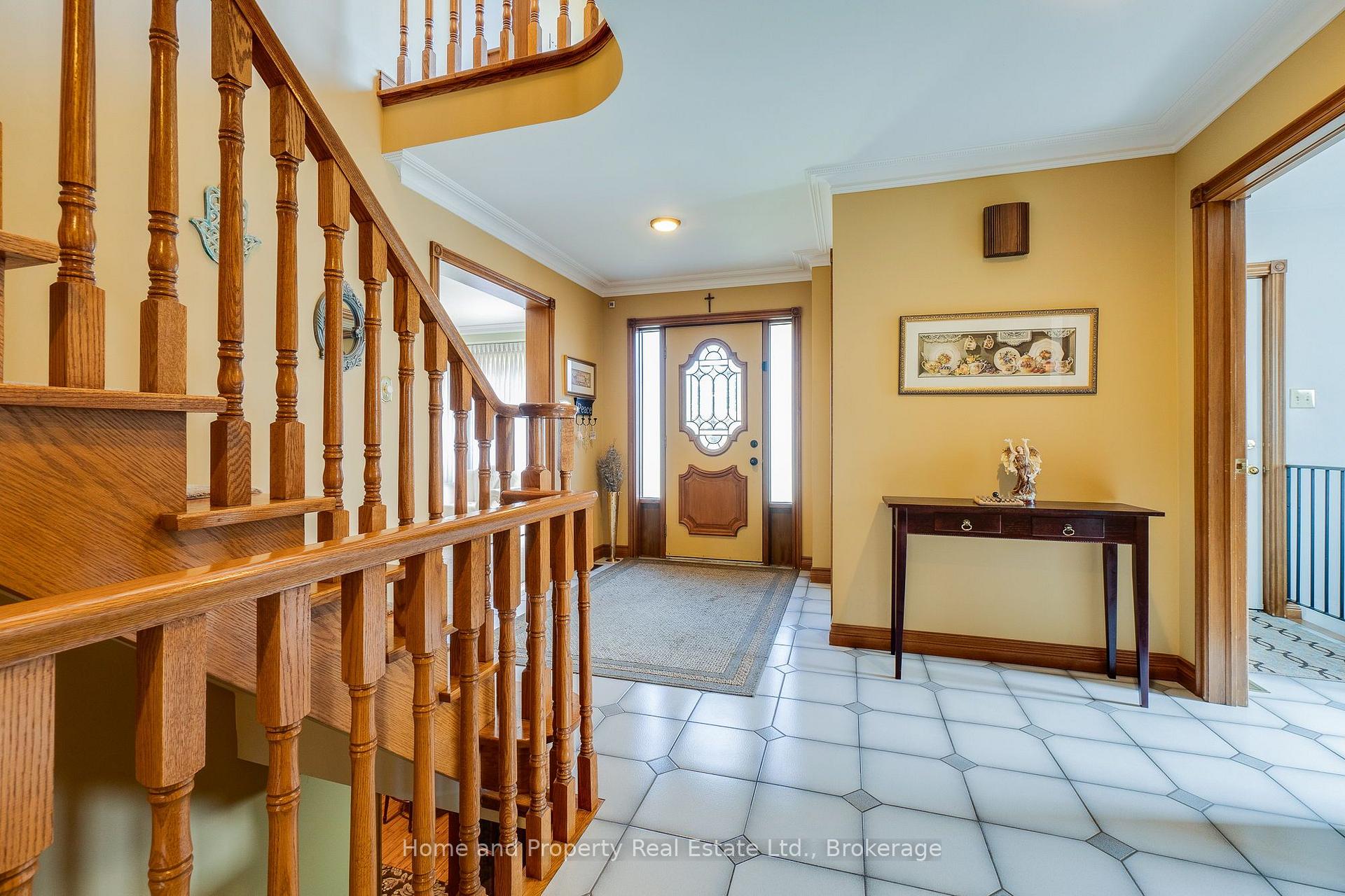 Photo 4 of 2560 Rugby Road, Mississauga, Cooksville — HOMEH