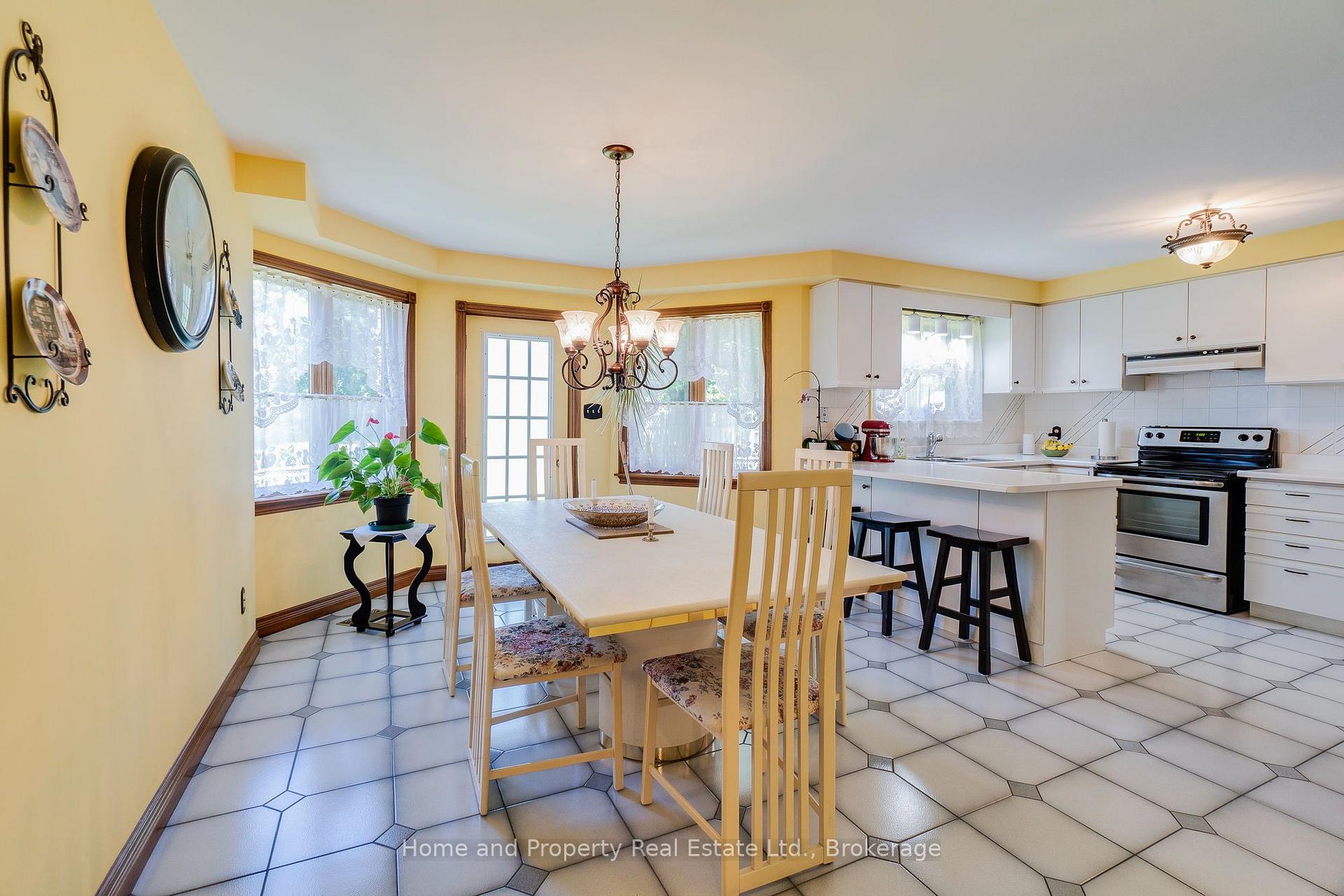 Photo 8 of 2560 Rugby Road, Mississauga, Cooksville — HOMEH