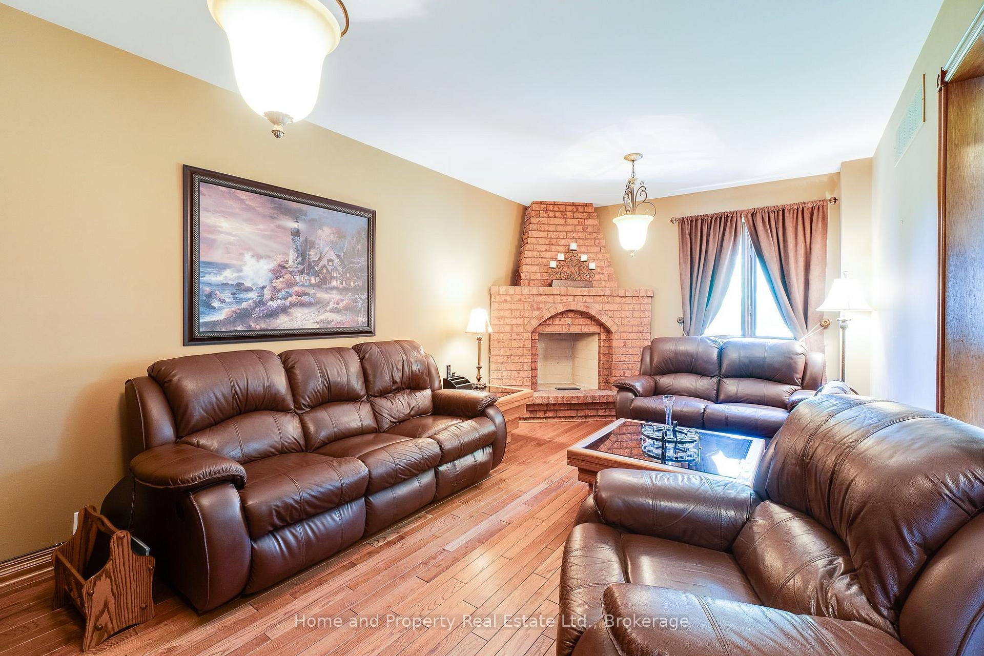 Photo 9 of 2560 Rugby Road, Mississauga, Cooksville — HOMEH
