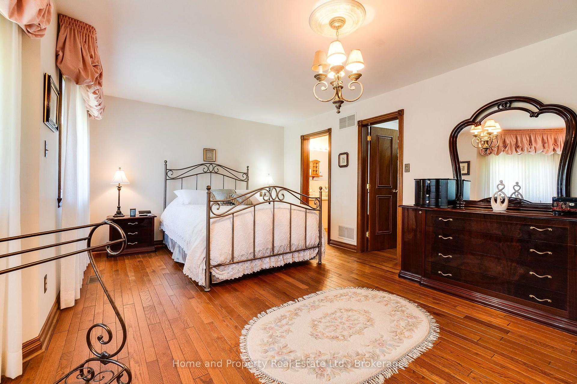 Photo 16 of 2560 Rugby Road, Mississauga, Cooksville — HOMEH