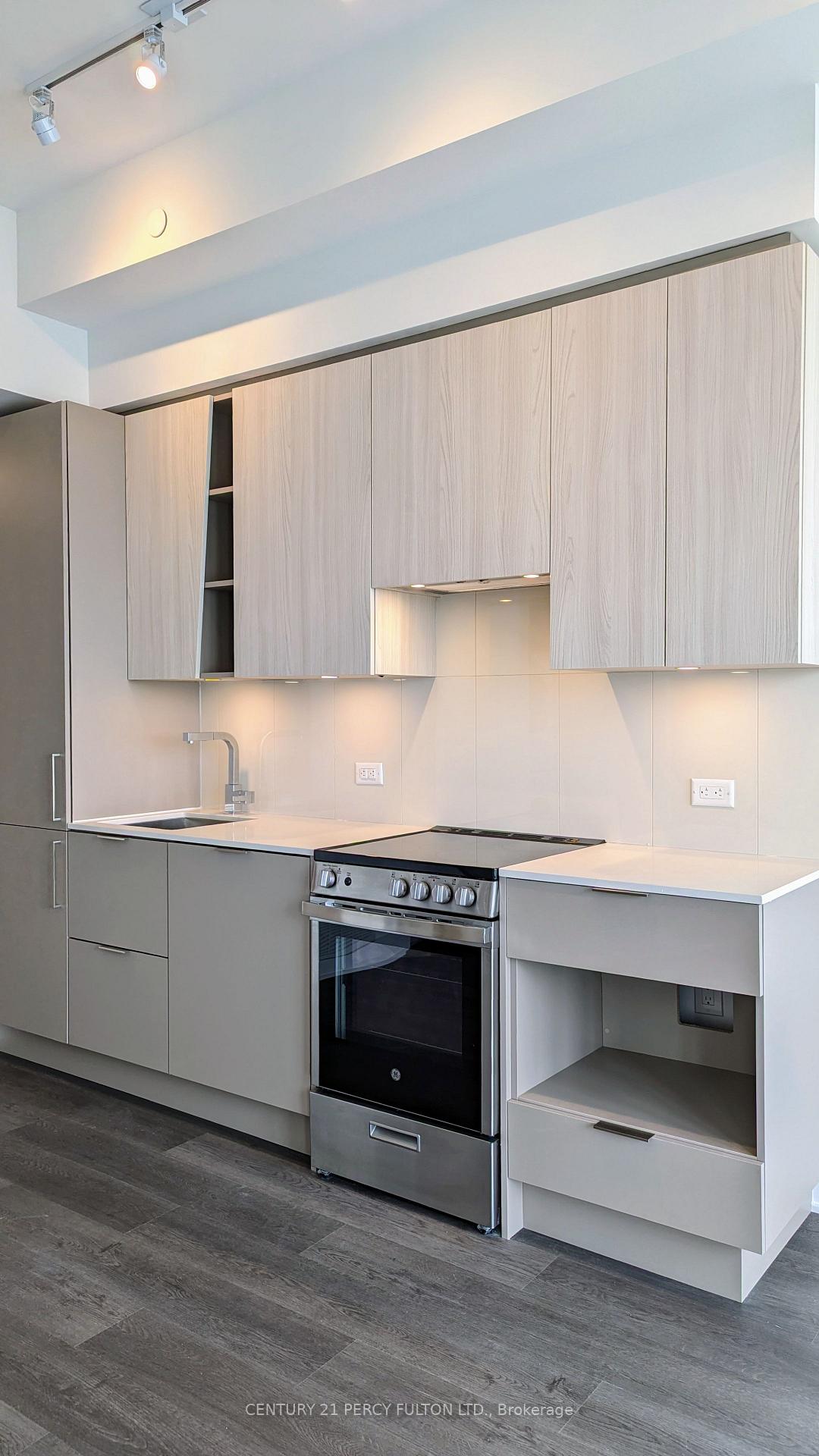 Photo 3 of Unit 3008, 3900 Confederation Parkway, Mississauga, City Centre — HOMEH