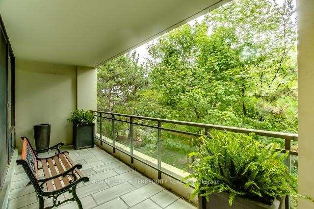 Photo 19 of Unit 405, 235 St Clair Avenue W, Toronto, Casa Loma — HOMEH