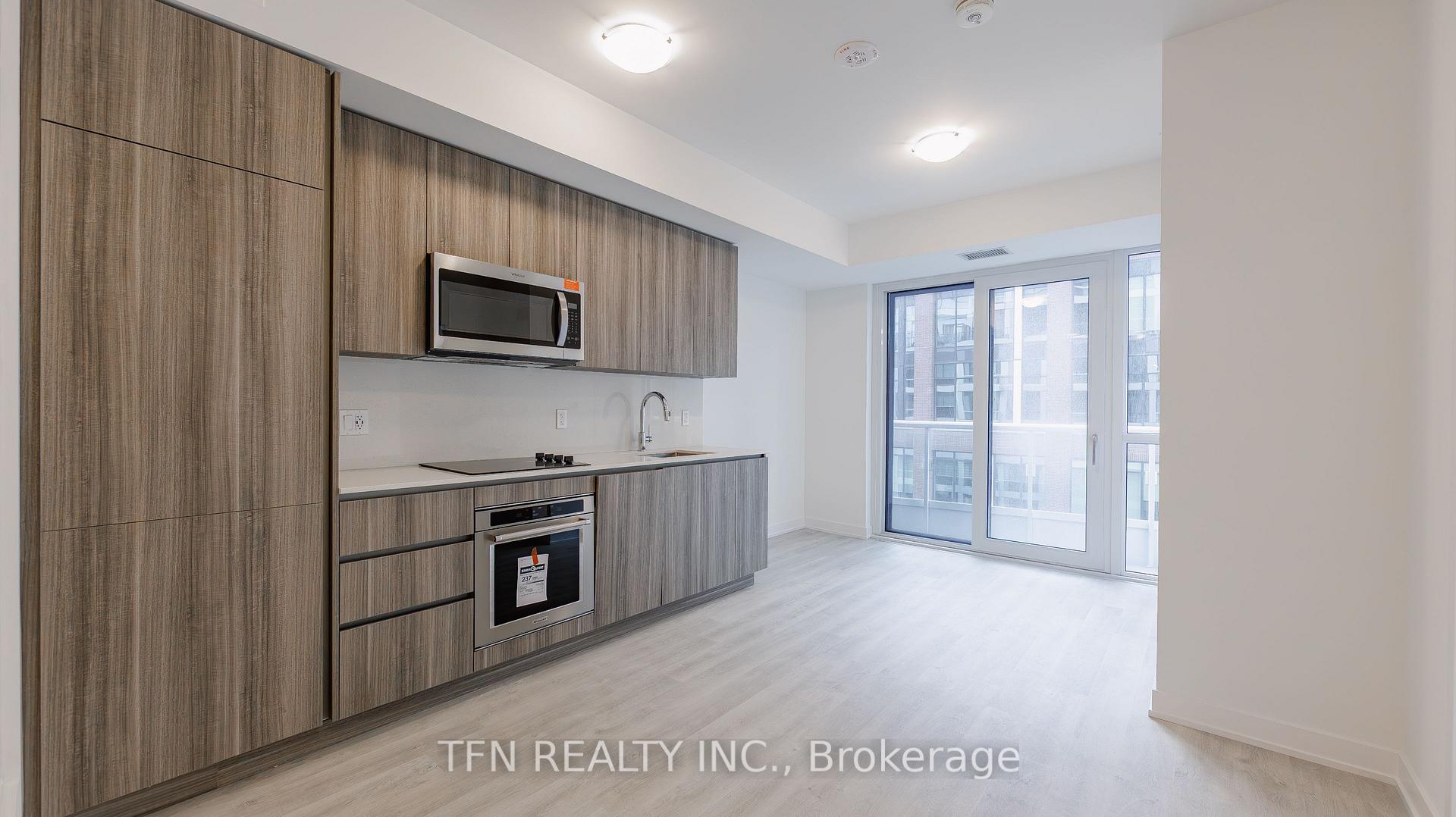 Front of Unit 1028, 15 Richardson Street