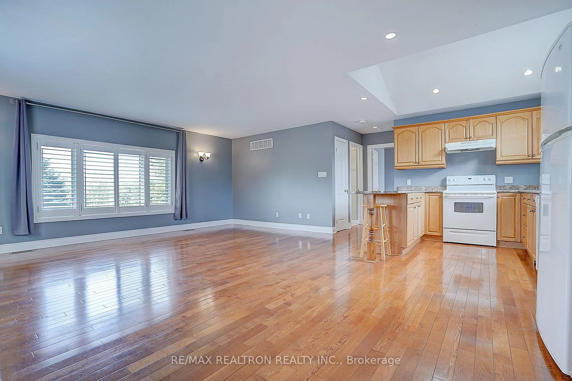Photo 2 of Unit Unit 2, 99 Hurd Street, Oshawa, Raglan — HOMEH