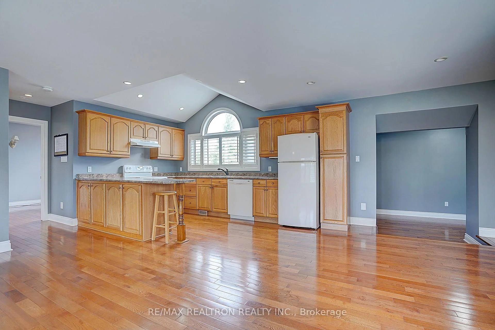 Photo 4 of Unit Unit 2, 99 Hurd Street, Oshawa, Raglan — HOMEH
