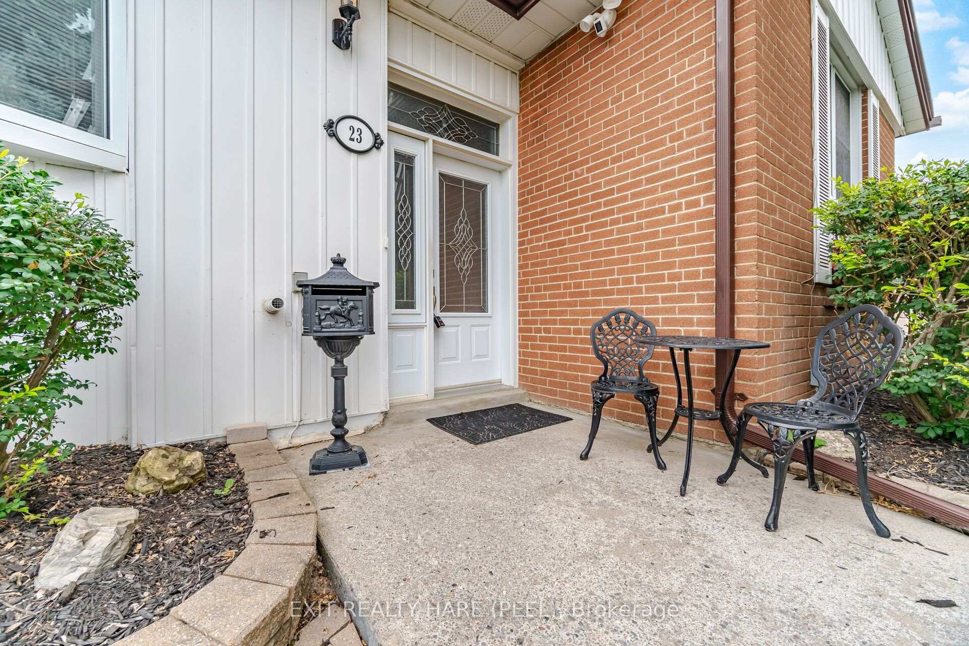 Photo 3 of 23 Kimbark Drive, Brampton, Northwood Park — HOMEH