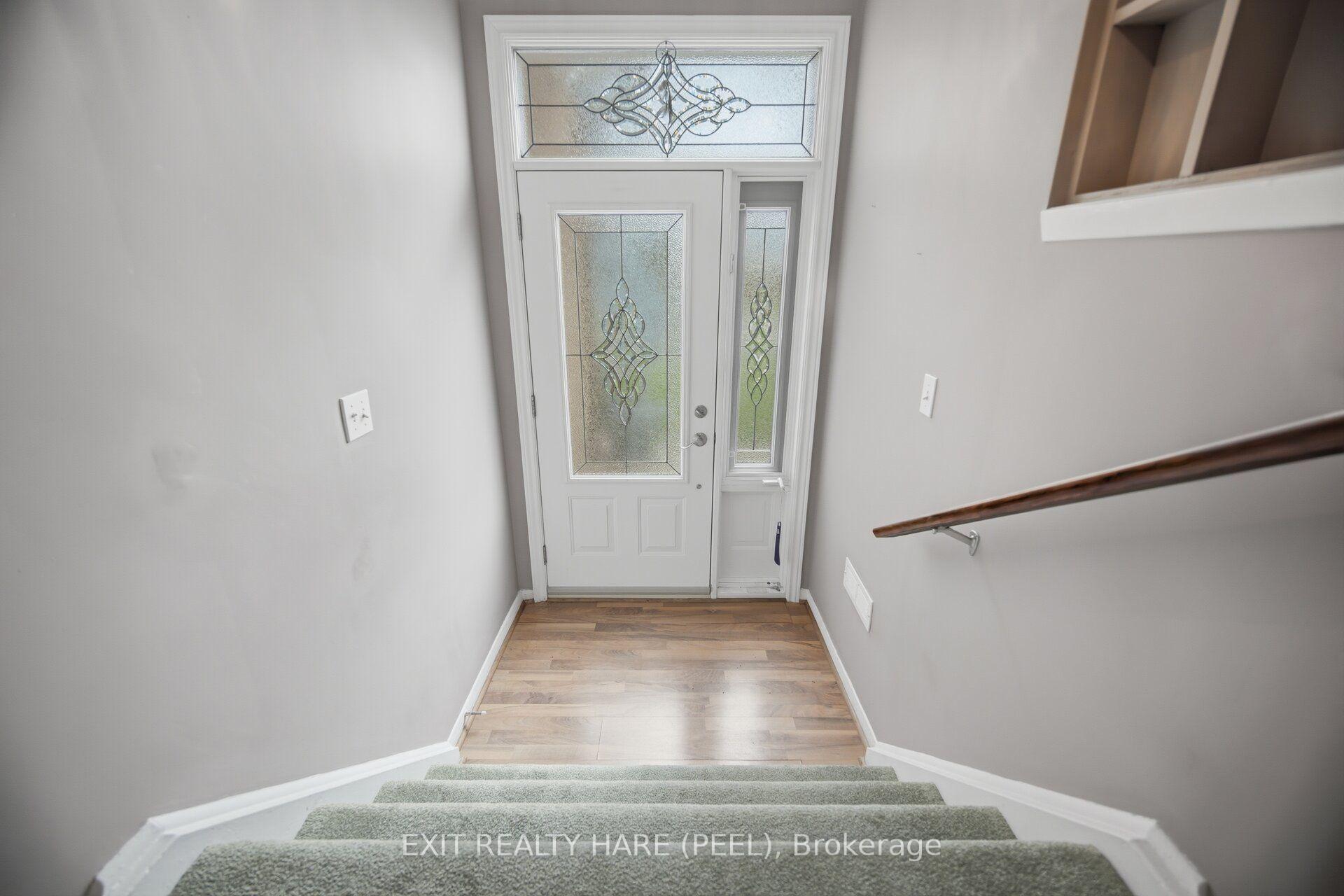 Photo 4 of 23 Kimbark Drive, Brampton, Northwood Park — HOMEH