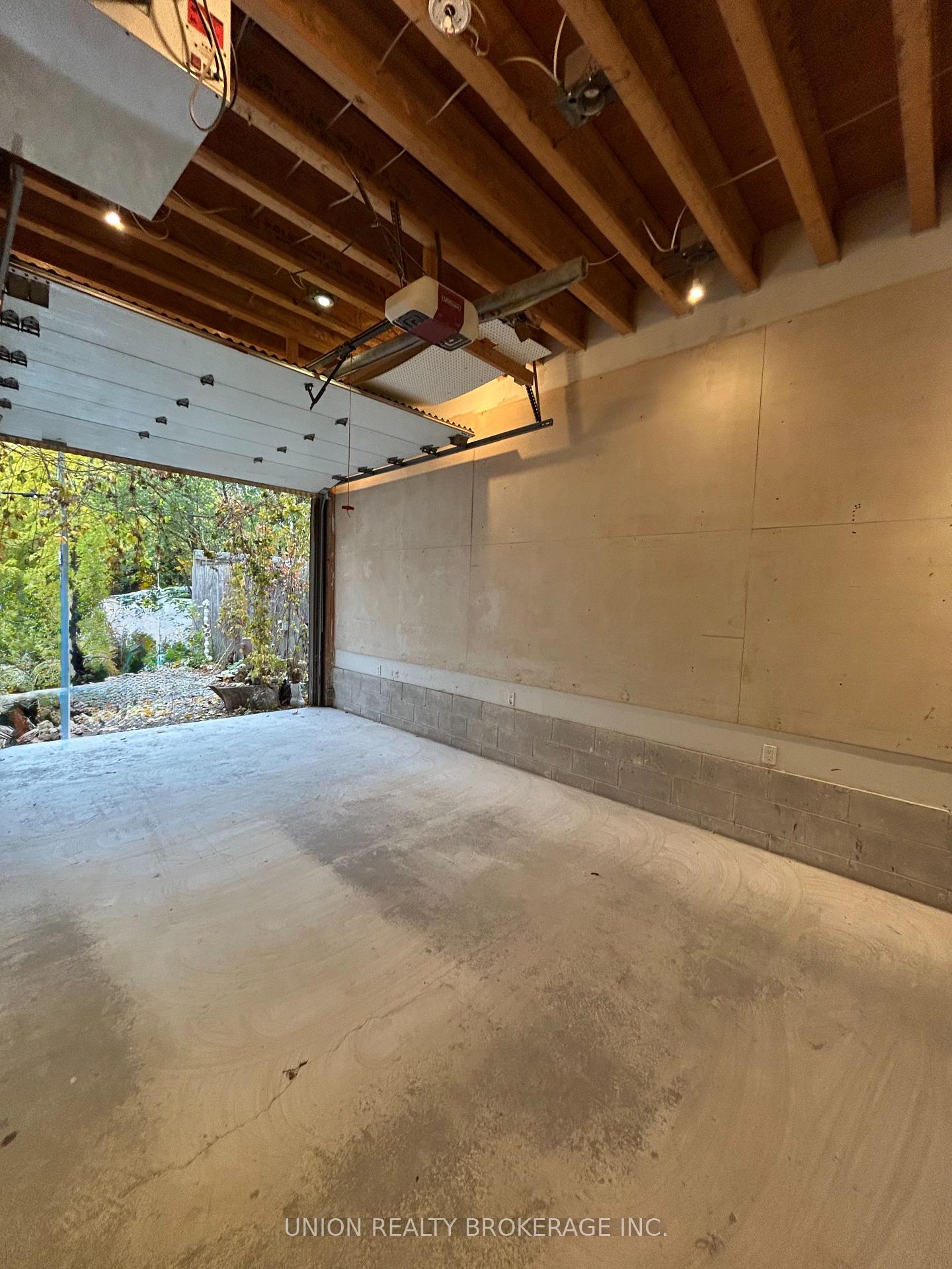 Photo 2 of 303 Coxwell Avenue, Toronto, Woodbine Corridor — HOMEH