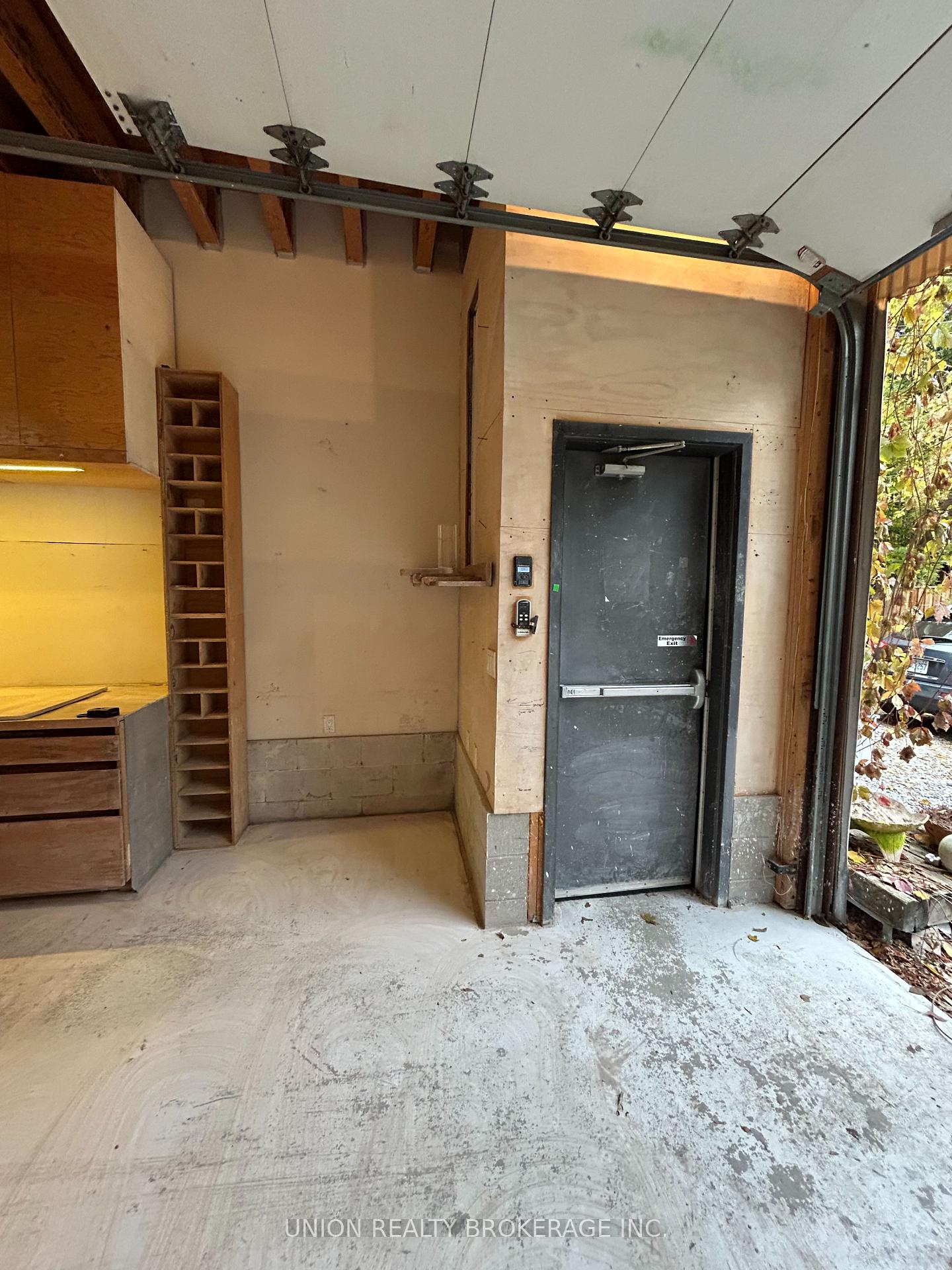 Photo 3 of 303 Coxwell Avenue, Toronto, Woodbine Corridor — HOMEH