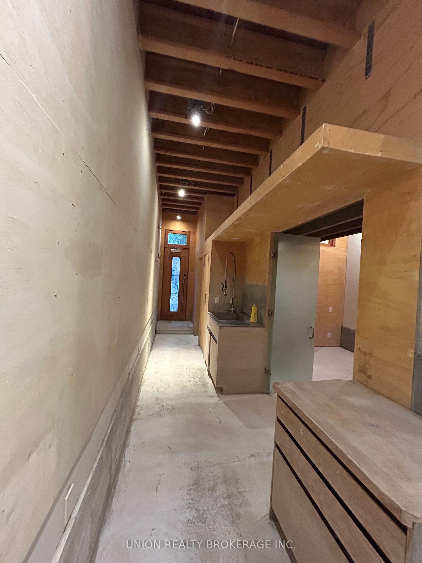 Photo 5 of 303 Coxwell Avenue, Toronto, Woodbine Corridor — HOMEH
