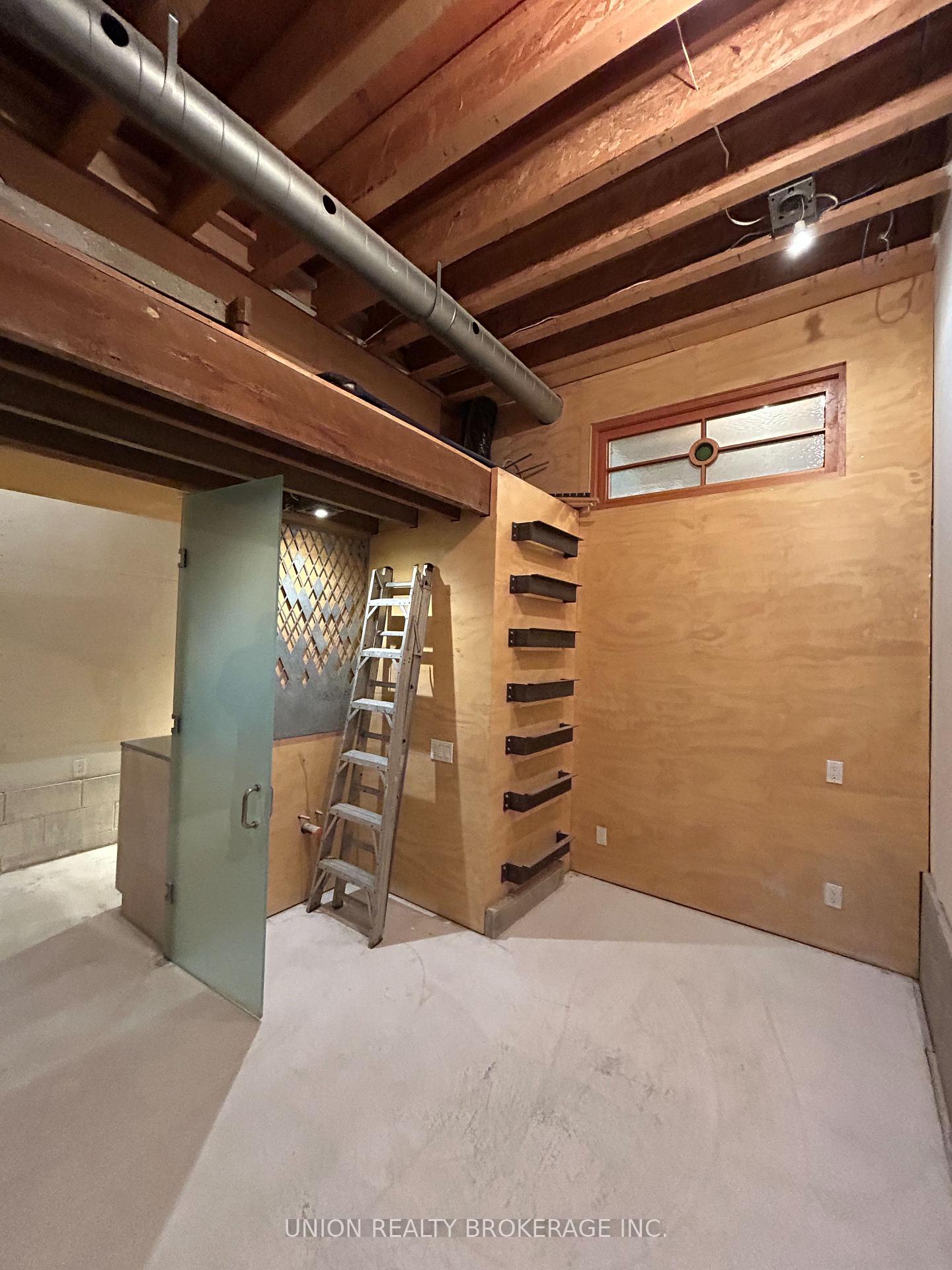Photo 6 of 303 Coxwell Avenue, Toronto, Woodbine Corridor — HOMEH