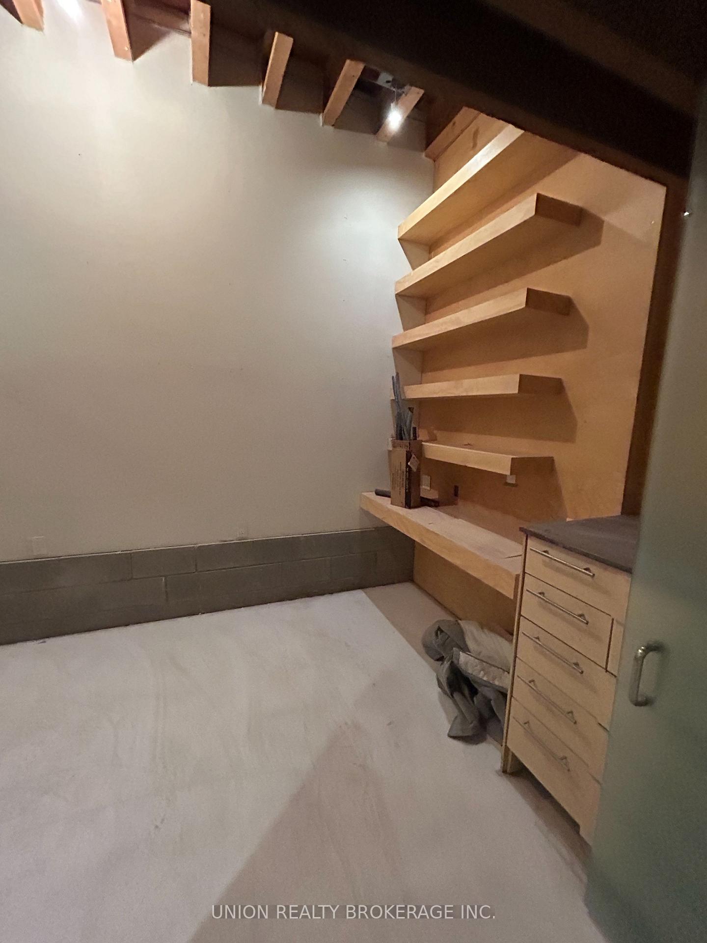 Photo 7 of 303 Coxwell Avenue, Toronto, Woodbine Corridor — HOMEH