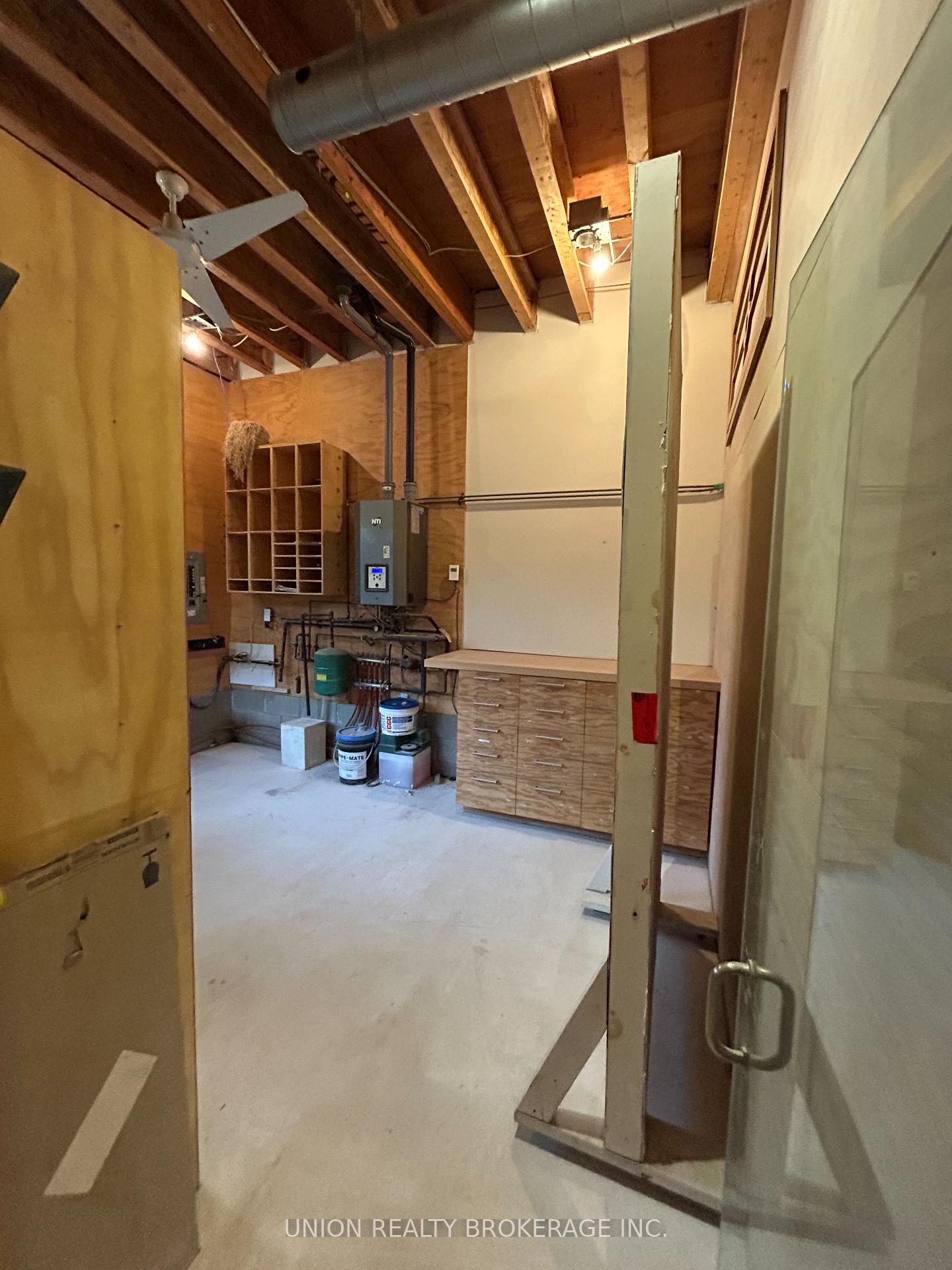 Photo 12 of 303 Coxwell Avenue, Toronto, Woodbine Corridor — HOMEH