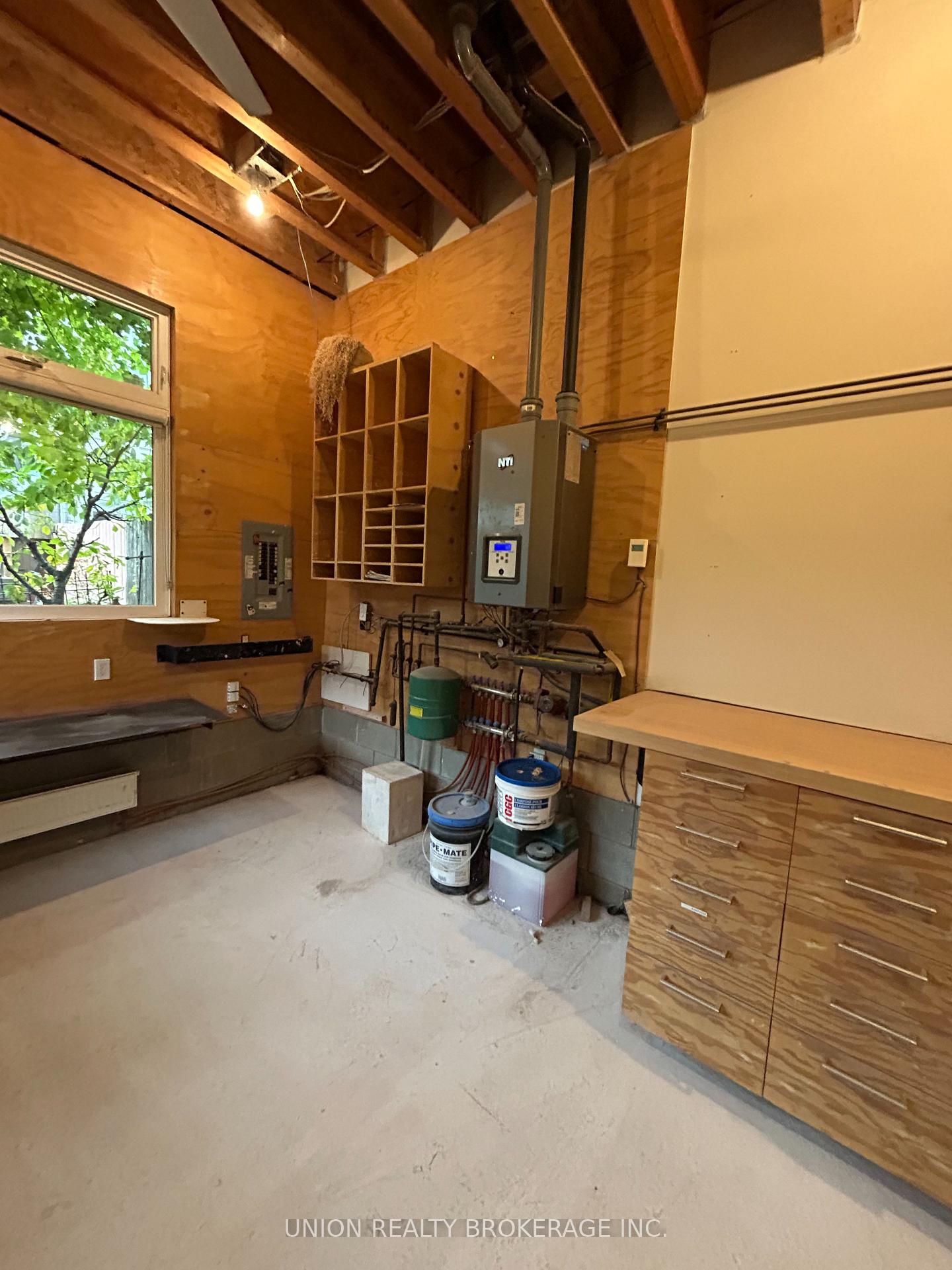 Photo 13 of 303 Coxwell Avenue, Toronto, Woodbine Corridor — HOMEH