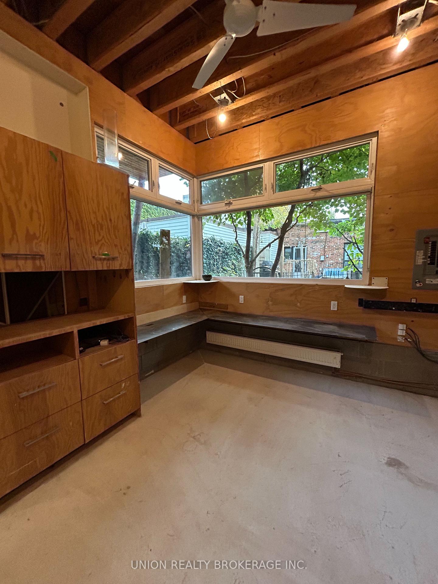 Photo 15 of 303 Coxwell Avenue, Toronto, Woodbine Corridor — HOMEH