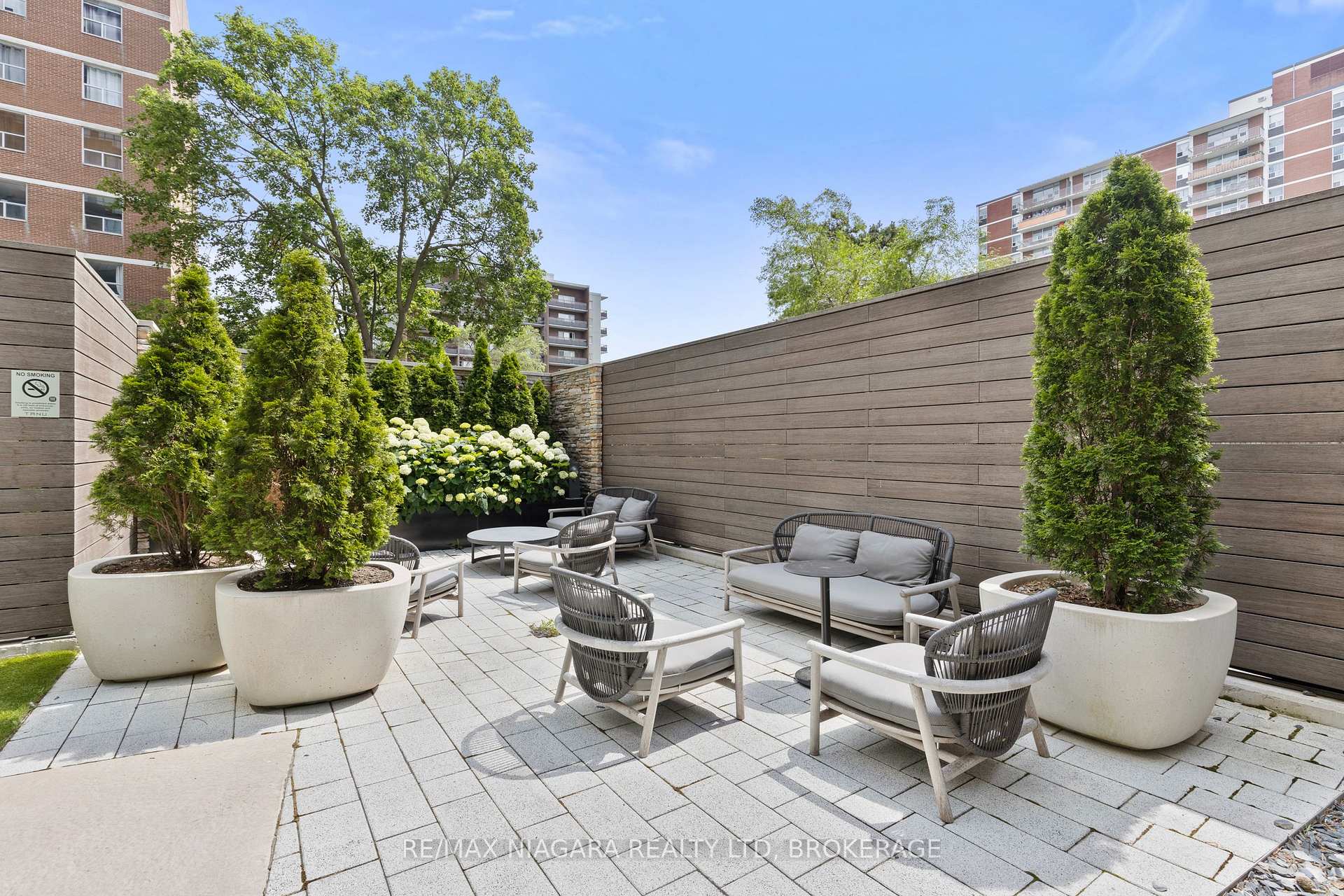 Photo 2 of Unit 717, 21 Park Street E, Mississauga, Port Credit — HOMEH