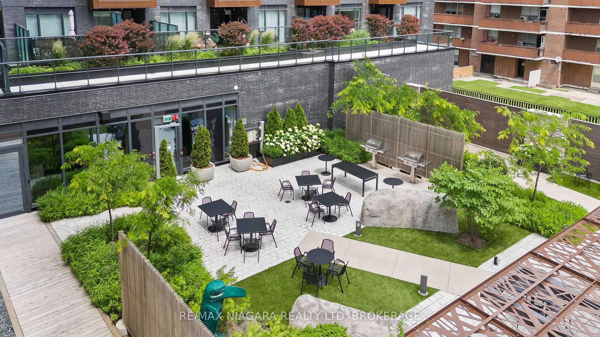 Photo 3 of Unit 717, 21 Park Street E, Mississauga, Port Credit — HOMEH