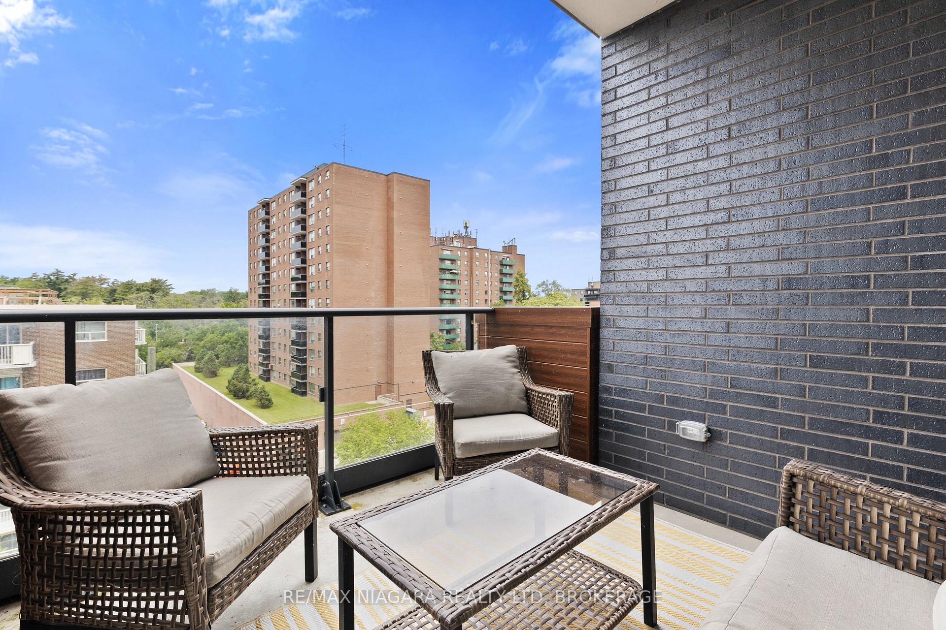 Photo 4 of Unit 717, 21 Park Street E, Mississauga, Port Credit — HOMEH