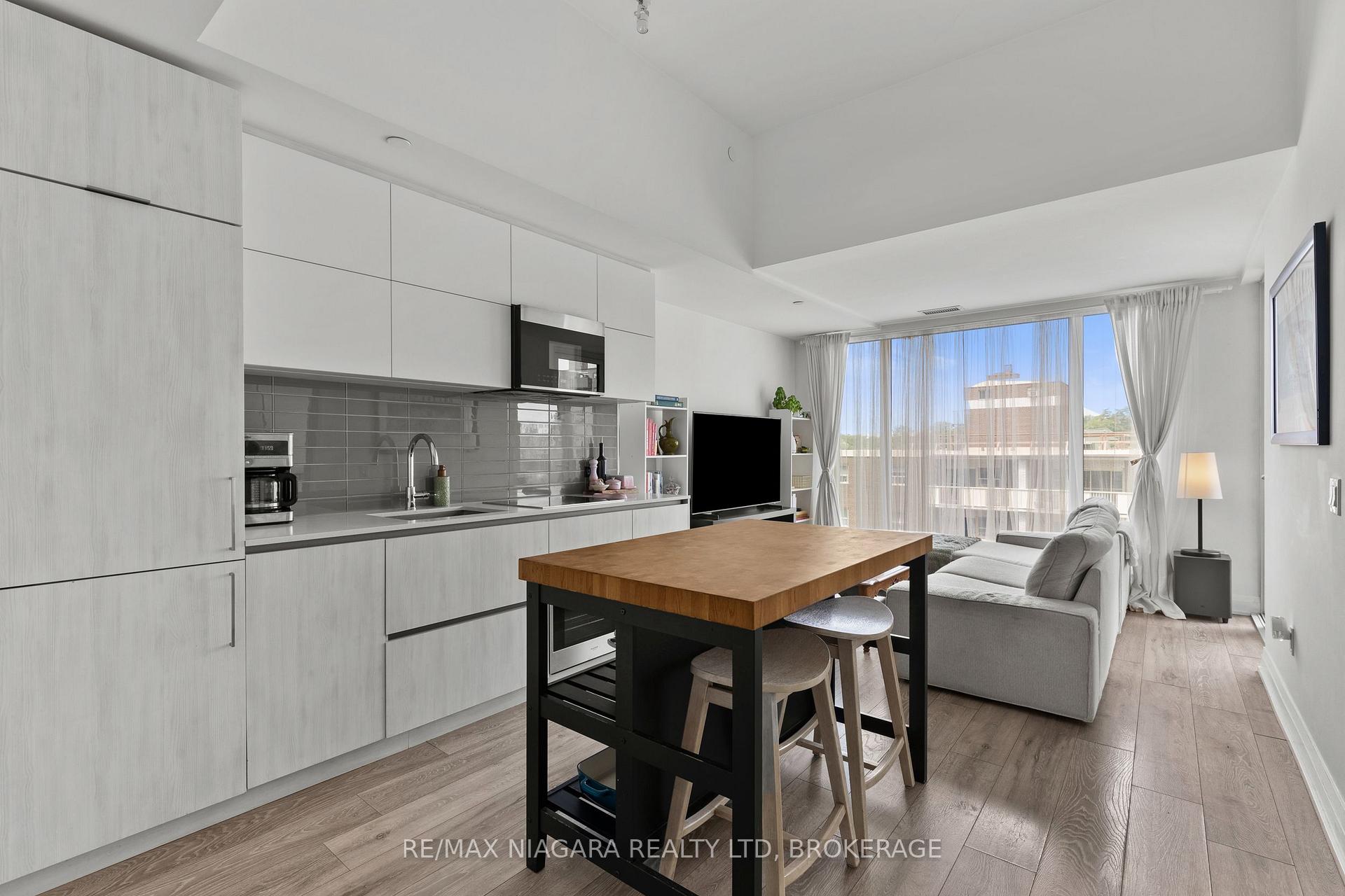 Photo 11 of Unit 717, 21 Park Street E, Mississauga, Port Credit — HOMEH