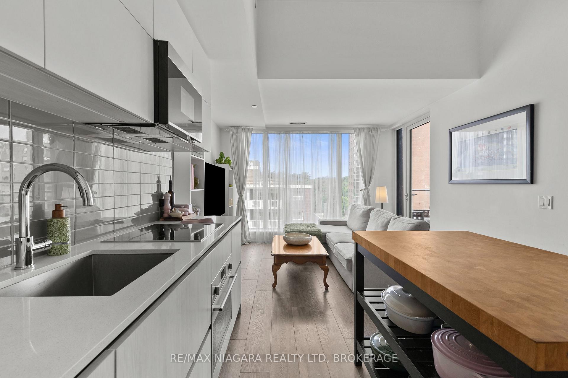 Photo 12 of Unit 717, 21 Park Street E, Mississauga, Port Credit — HOMEH